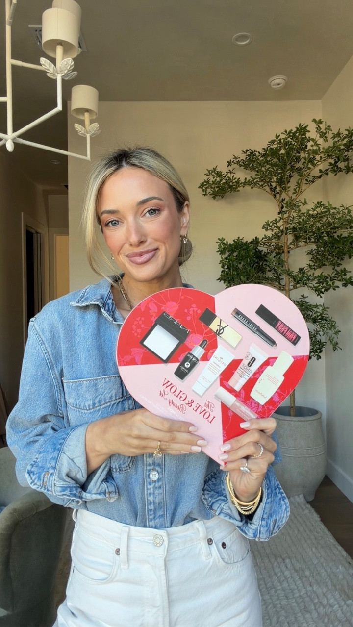 Some fun gift sets from @macy’s for Valentine’s Day 💌💘❤️ Linking all the details in my bio!!! 