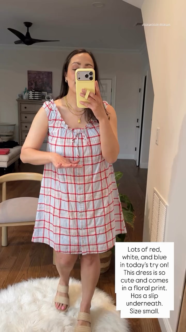 Lots of red, white, and blue in today’s try on! This dress is so cute and comes in a floral print. Has a slip underneath. Size small.  @targetstyle @target