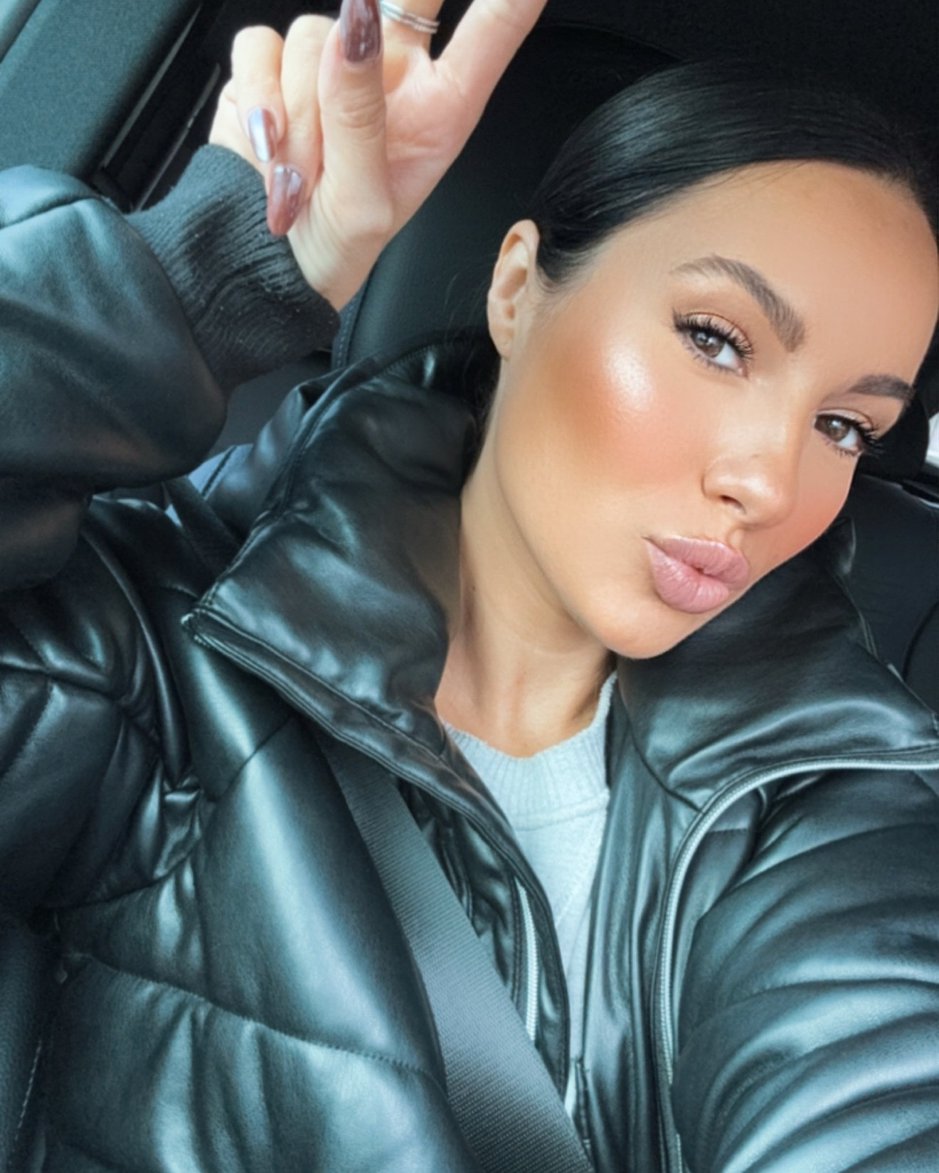 Clean girl simple 5 minute makeup look + makeup products that would make perfect stocking stuffers. 💄🖤



#LTKBeauty #LTKGiftGuide #LTKHoliday