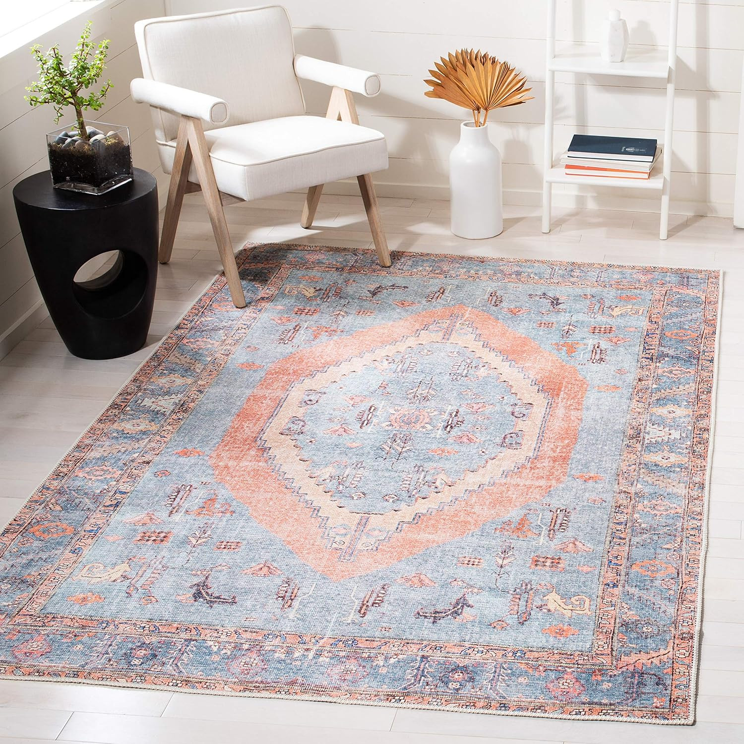 SAFAVIEH Serapi Collection 4' x 6' Light Blue/Beige Boho Chic Oriental Medallion Distressed Machi... | Amazon (US)