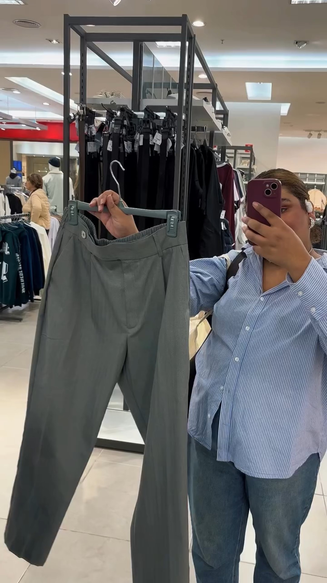 Encontrei essa calça para montar suas produções de trabalho na @lojasrenner, montei 3 looks incríveis com propostas diferentes e cheio de informação de moda.
.
.
Qual foi seu look favorito ?
.
.
Link nos stories ou comente que te envio 🚚
#lookprisantana #fashion #provadorfashion #lookprisantana #minhasescolhasrenner #cupomrenner