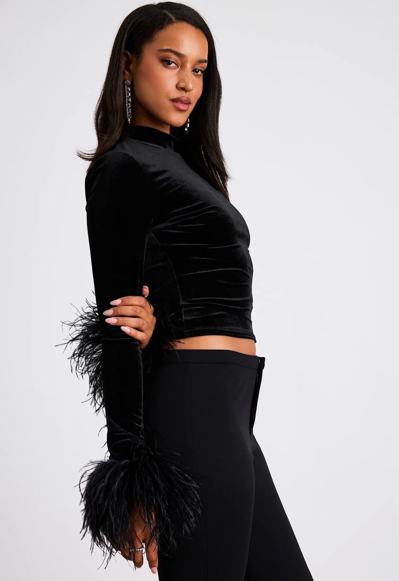 Arrives before Christmas 🎄

Malva Black Velvet Feather Cuff Long Sleeve Top
Lulus women’s outfit night out idea

#LTKHoliday