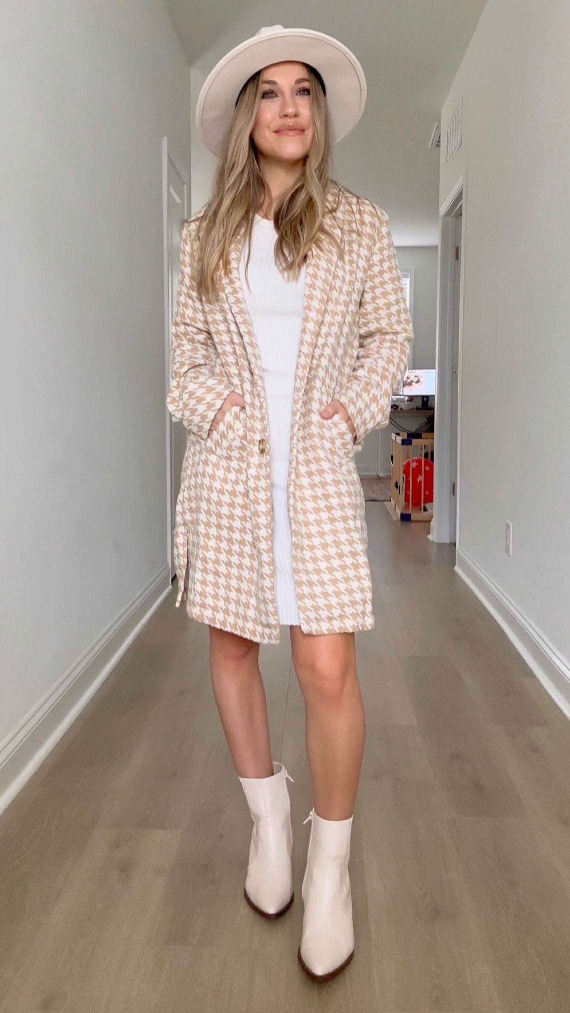 Fall transitional outfit 💕


Checkered jacket 
Tan coat 
Fall outfit 

#LTKstyletip #LTKfindsunder100 #LTKSeasonal