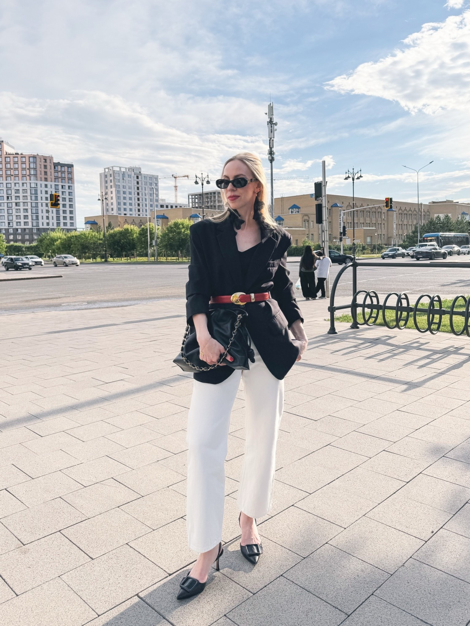 Date night outfit, transitional style, oversized blazer with white jeans, late summer outfit

#LTKSeasonal #LTKOver40 #LTKSaleAlert