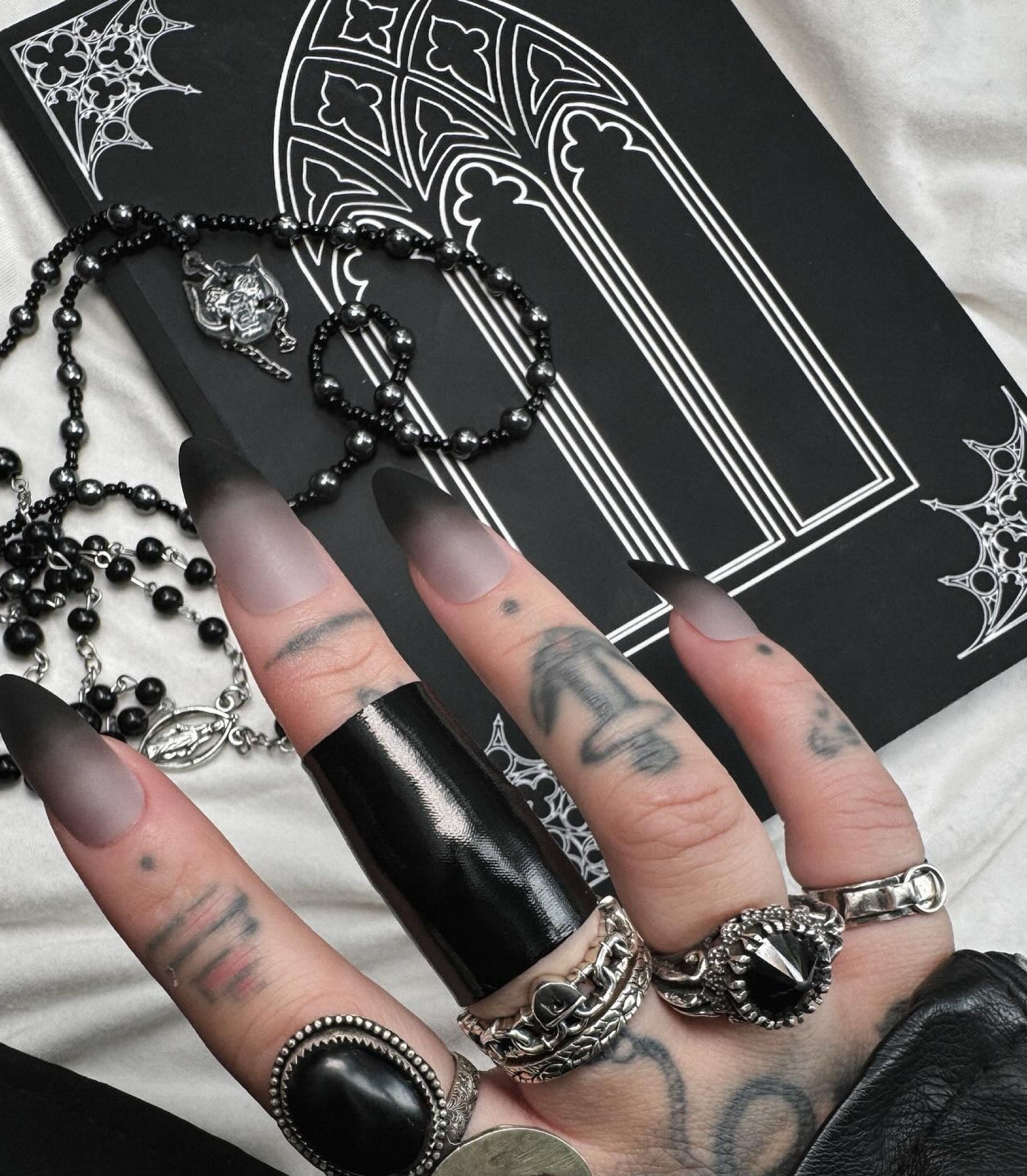 Cathedral journal also makes for a good background 😭



#LTKfindsunder50 #LTKHoliday #LTKCyberWeek