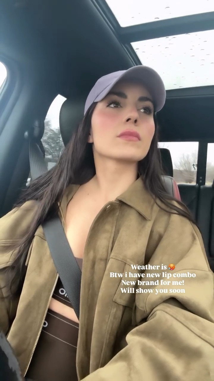 Weather is 🥵
Btw i have new lip combo
New brand for me! 
Will show you soon