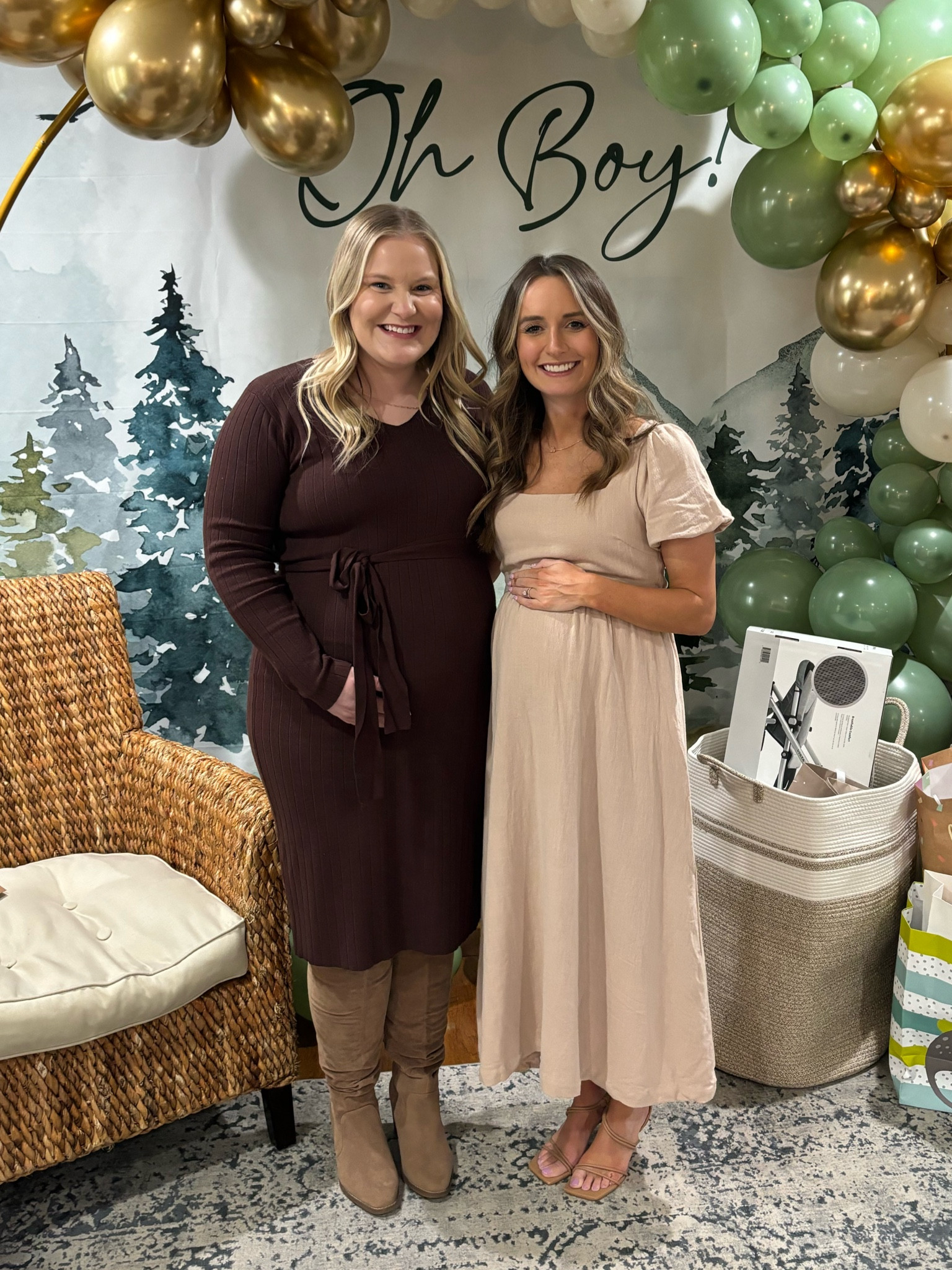 Size large dress. 

#LTKBaby #LTKBump #LTKMidsize