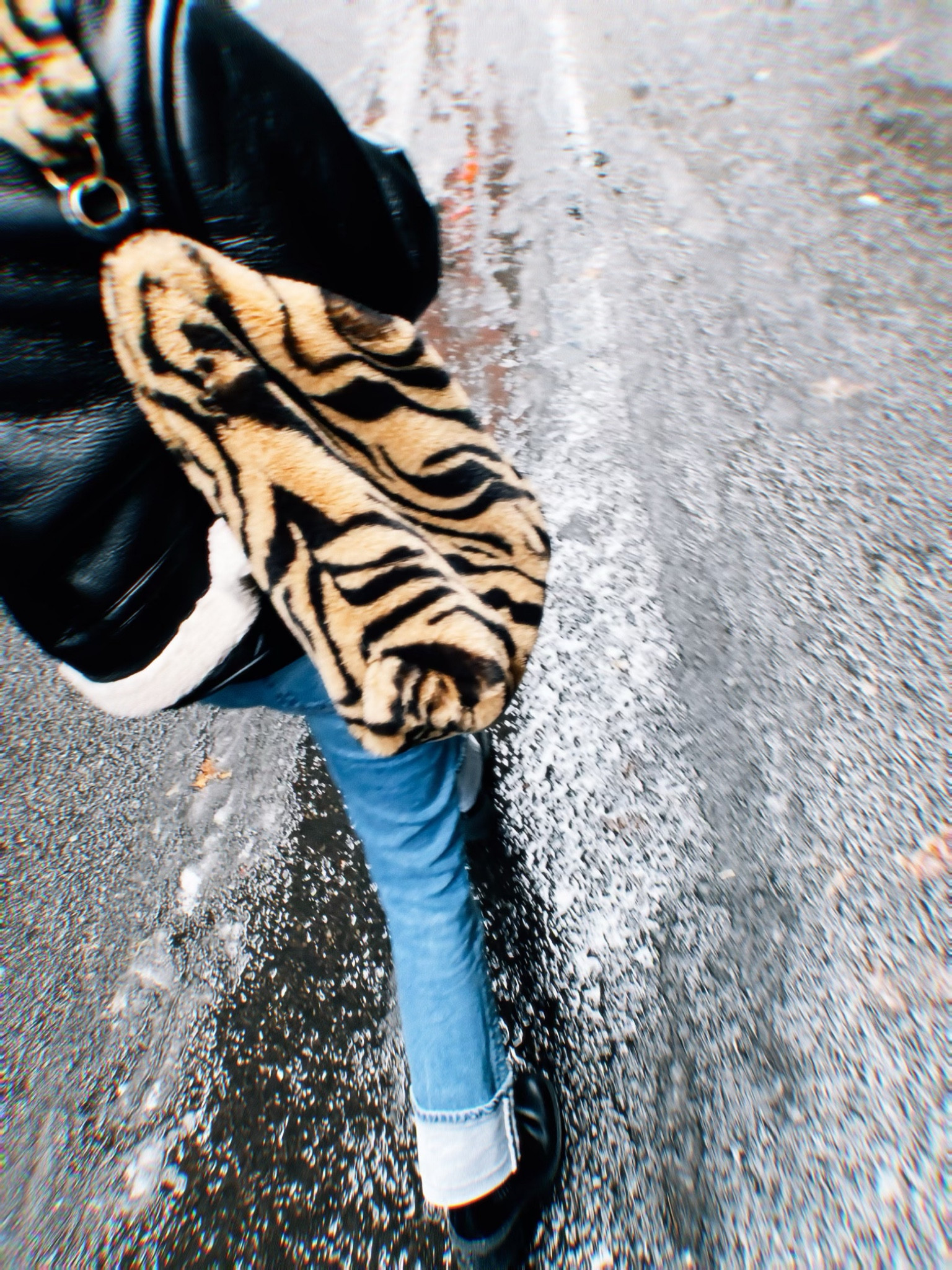 Furry bag for winter

#LTKSeasonal #LTKHoliday #LTKitbag