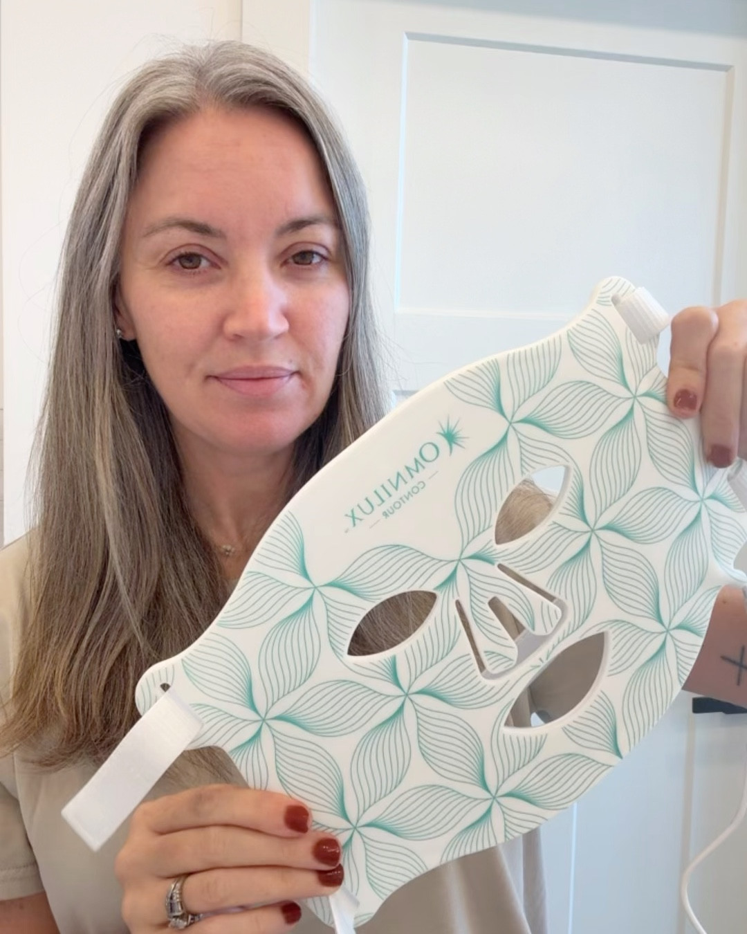 Skincare multitasking at its finest — I can check emails, fold laundry, and give my skin a glow-up all at once with my Omnilux LED face mask 😌💆‍♀️

#LTKGiftGuide #LTKOver40 #LTKBeauty