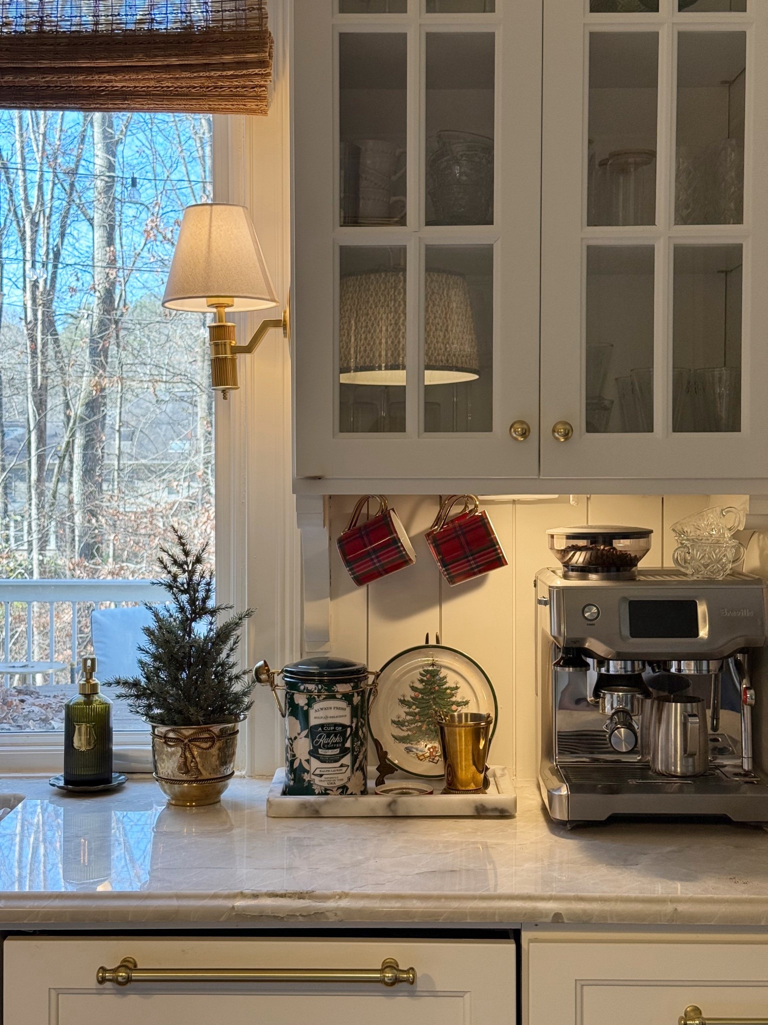 My favorite tartan plaid Christmas mugs  ❤️ Wayfair is having Cyber Week with up to 70% off and as always, get and free shipping over $55! @wayfair #wayfairpartner #ad #wayfair 