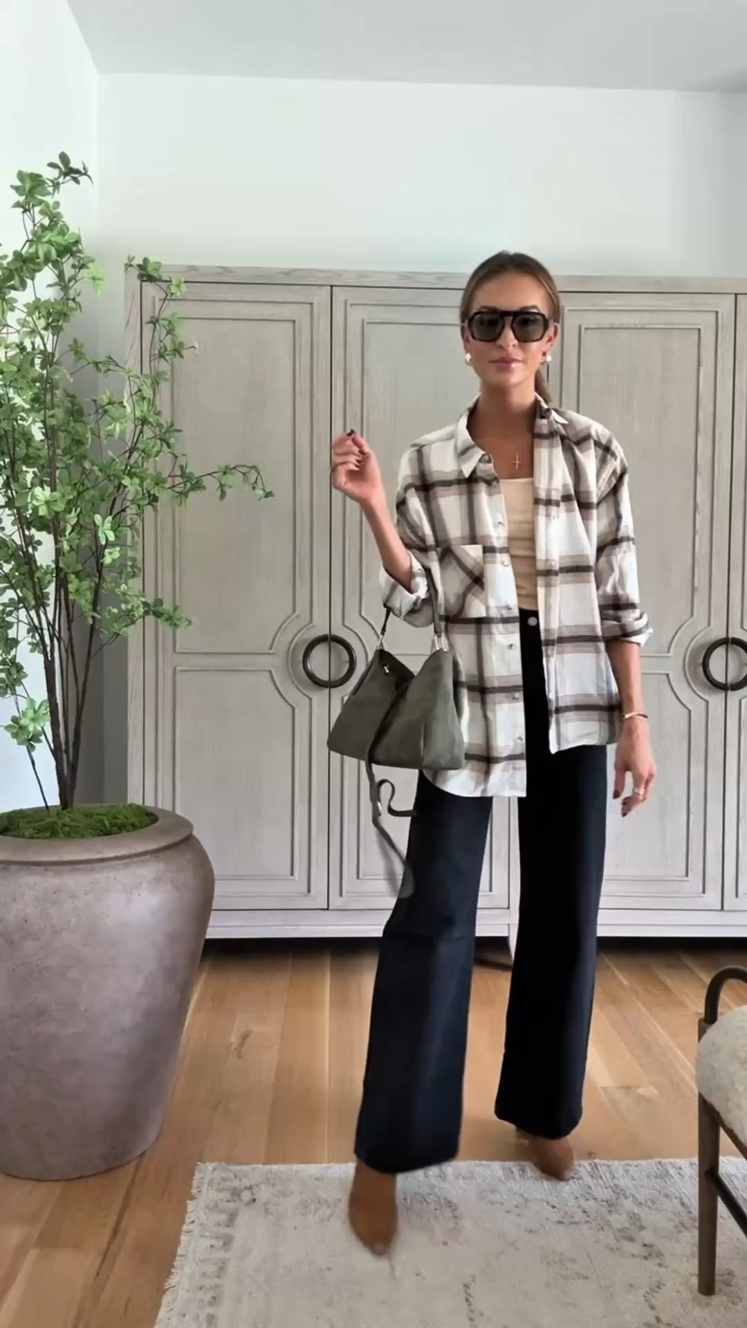 few things make me happier than a good flannel for fall 🤎 only $15 and SO dang cute! 🙌🏼
#walmartpartner #walmartfashion @walmartfashion 