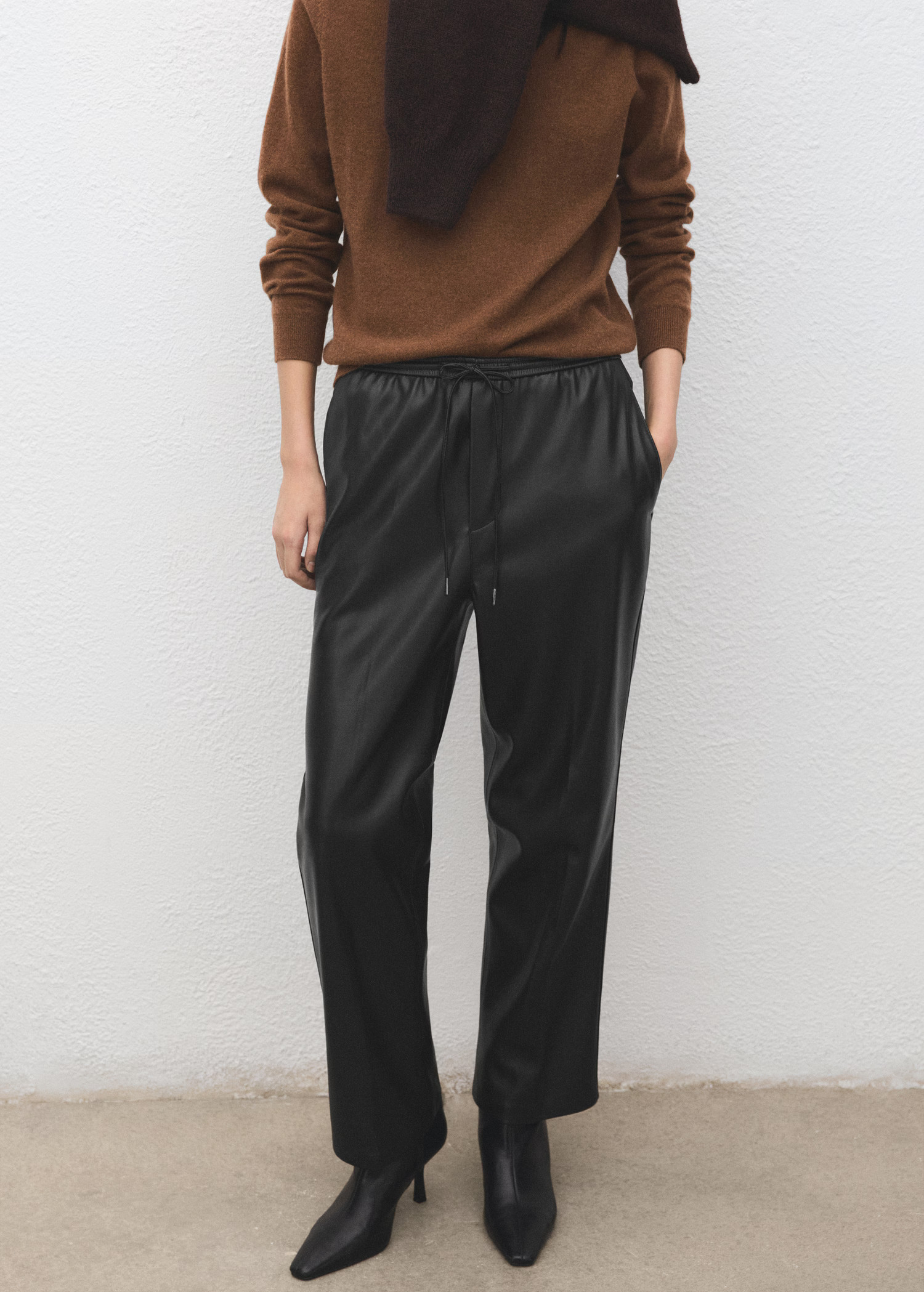 Faux-leather pants with elastic waist | Mango (US/MX/AU)