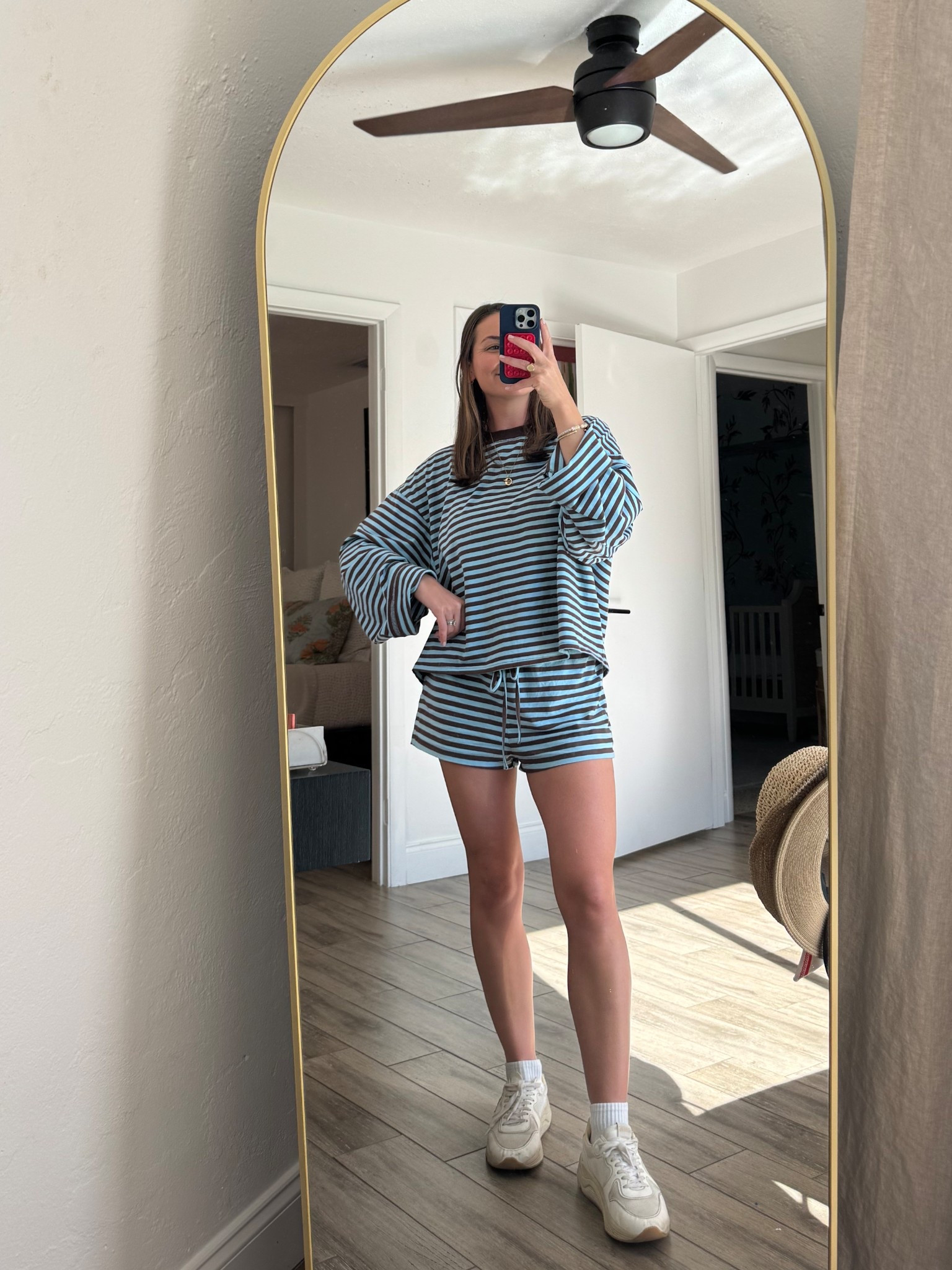 coziest set that’s perfect for fall🤎

sized up in the shorts (wearing a medium) for more coverage; wearing a small top!