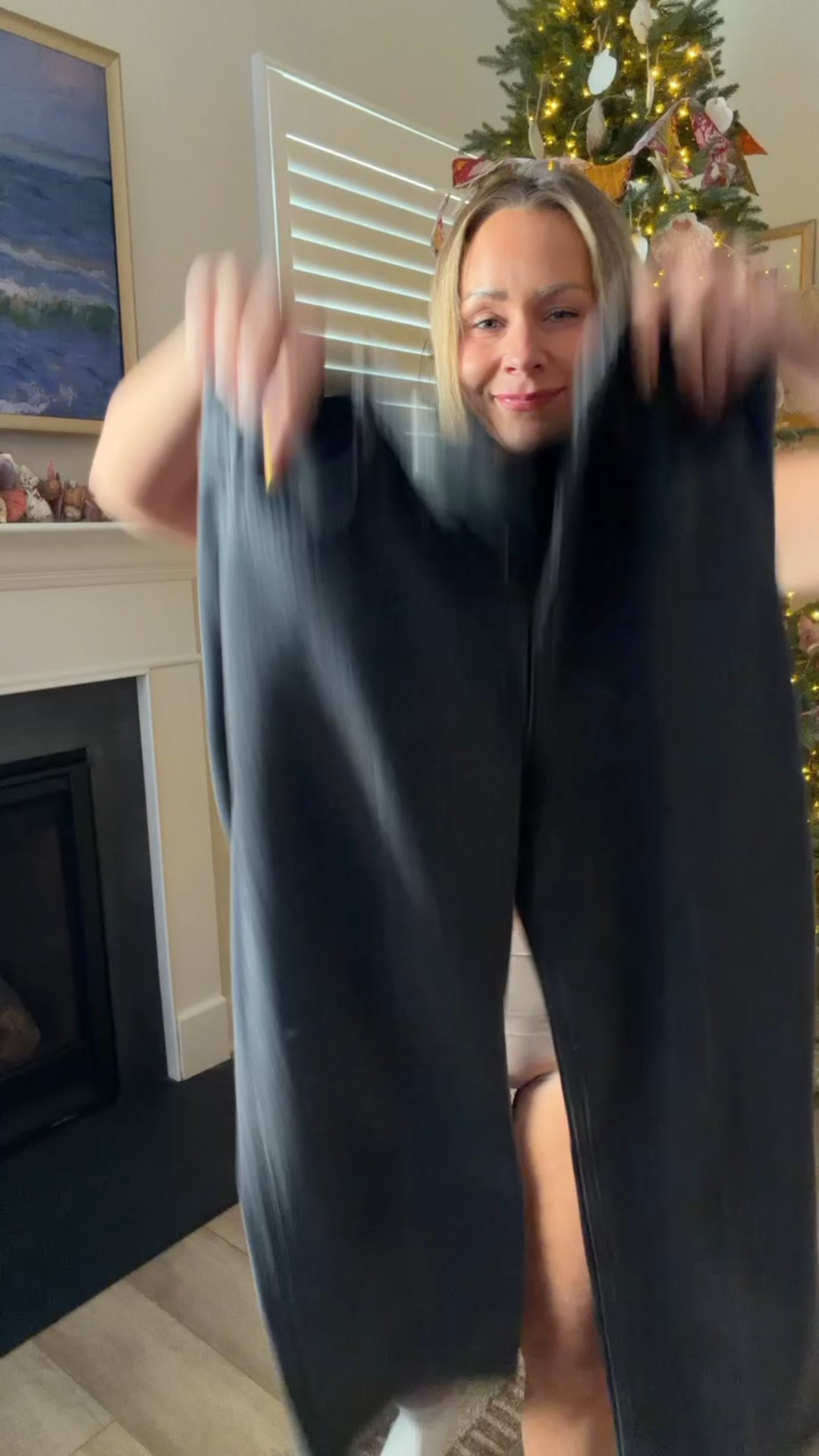 Not me finding my new favorite holiday outfit at Old Navy for less than $50 total 🤭✨
These wide leg jeans fit like a dream (wearing 4 regular) and the sparkly sweater (medium petite) is giving subtle festive glow.


holiday outfit, old navy fashion, women’s fashion, trendy outfit, holiday ootd, petite friendly, black jeans 

#LTKgrwm #LTKPetite #LTKootd