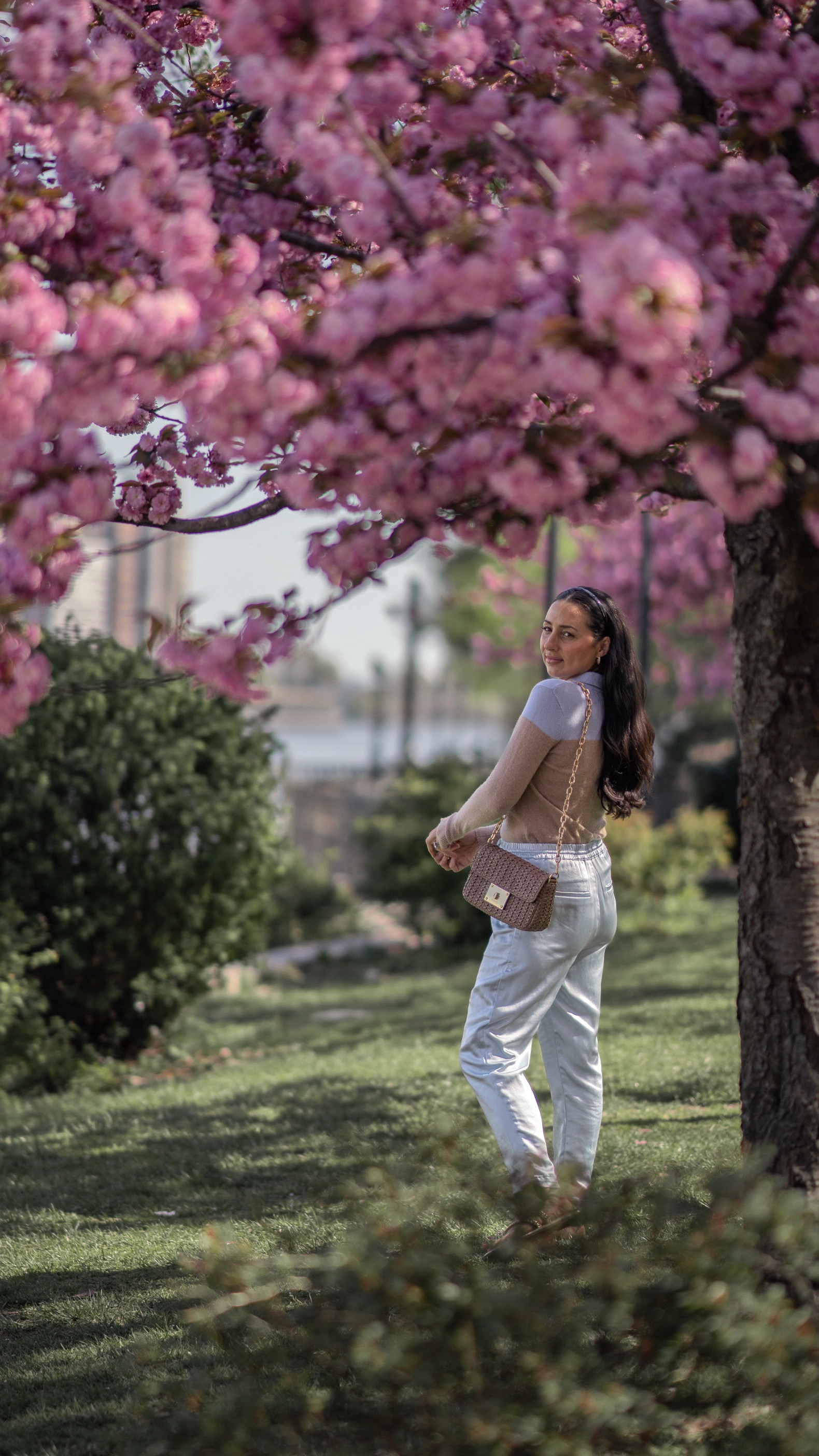 #ad 🌸 Slowly transitioning to spring the best way I know how - with accessories!✨ Added these adorable chain detail sandals, and raffia crochet chain bag from @EricJavits and was instantly transported. 

They have so many adorable, whimsical pieces on their site - I’m in love! 👉🏼 Get 10% off site wide when you use my code: JordanWhite10. I’ve linked everything in my @shop.ltk so you can shop directly from there or at: https://liketk.it/5cHMy | #EricJavits #liketkit 

#LTKStyleTip #LTKShoeCrush #LTKItBag