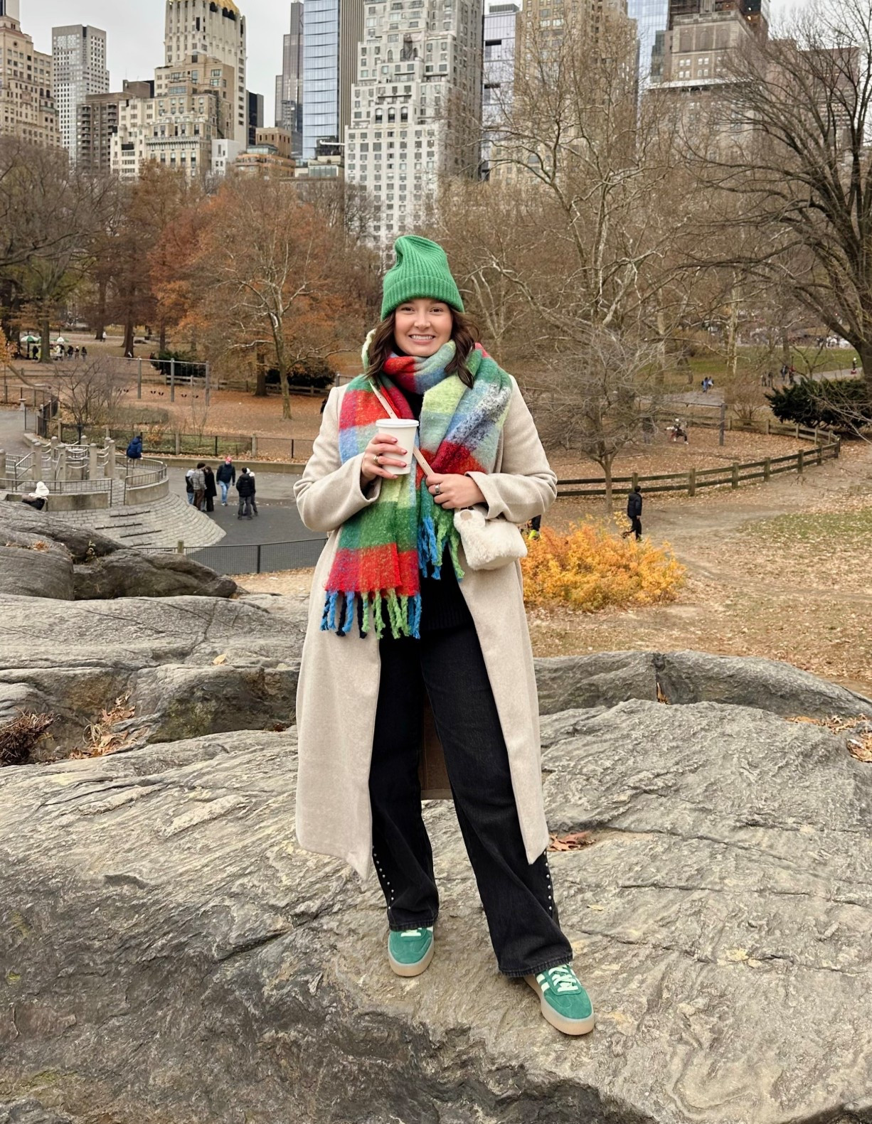 I cannot find this scarf & beanie, but they are from Aerie. Love the pops of color! 💚