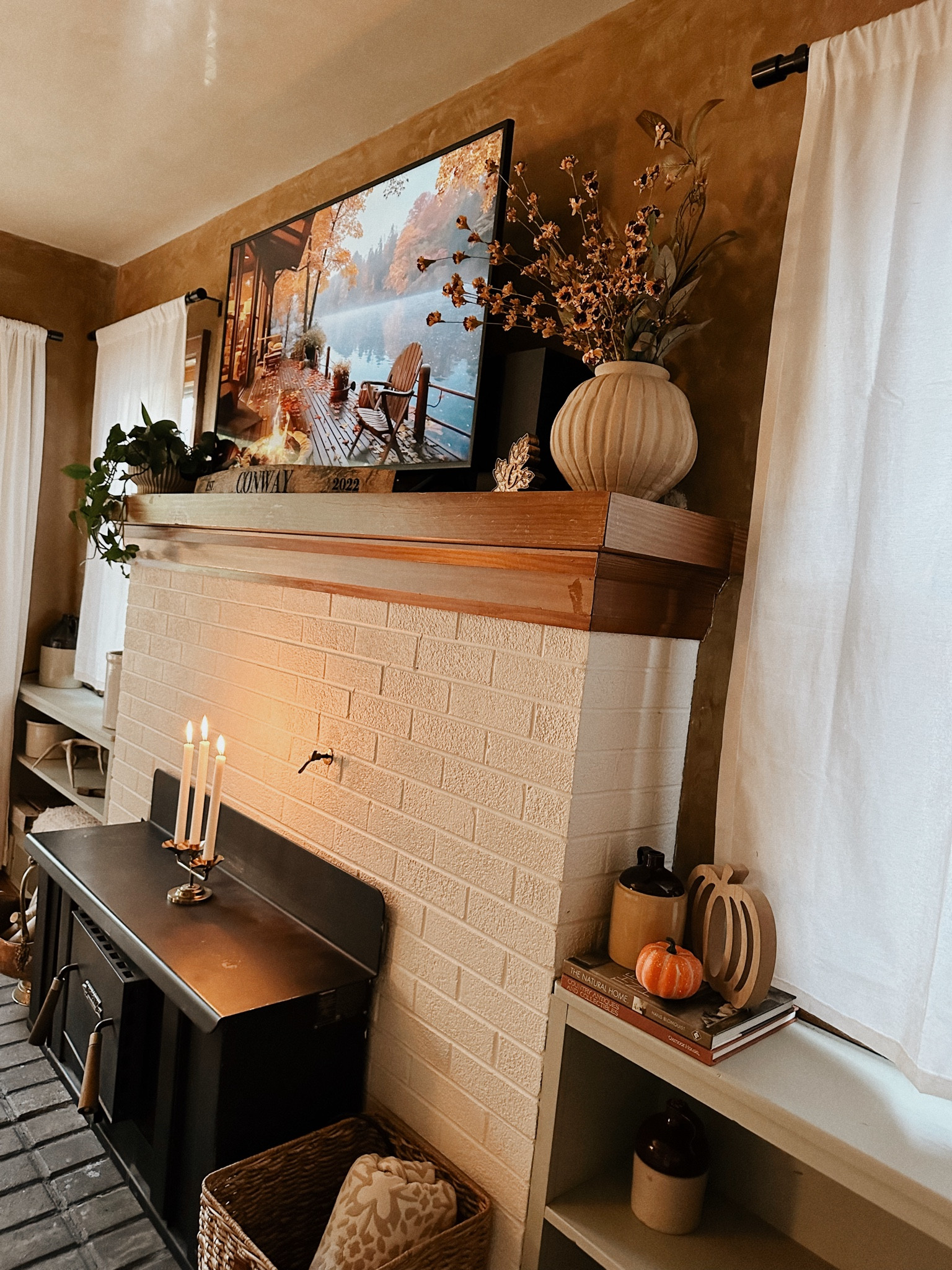 fall mantle🍂

#LTKSeasonal #LTKHome