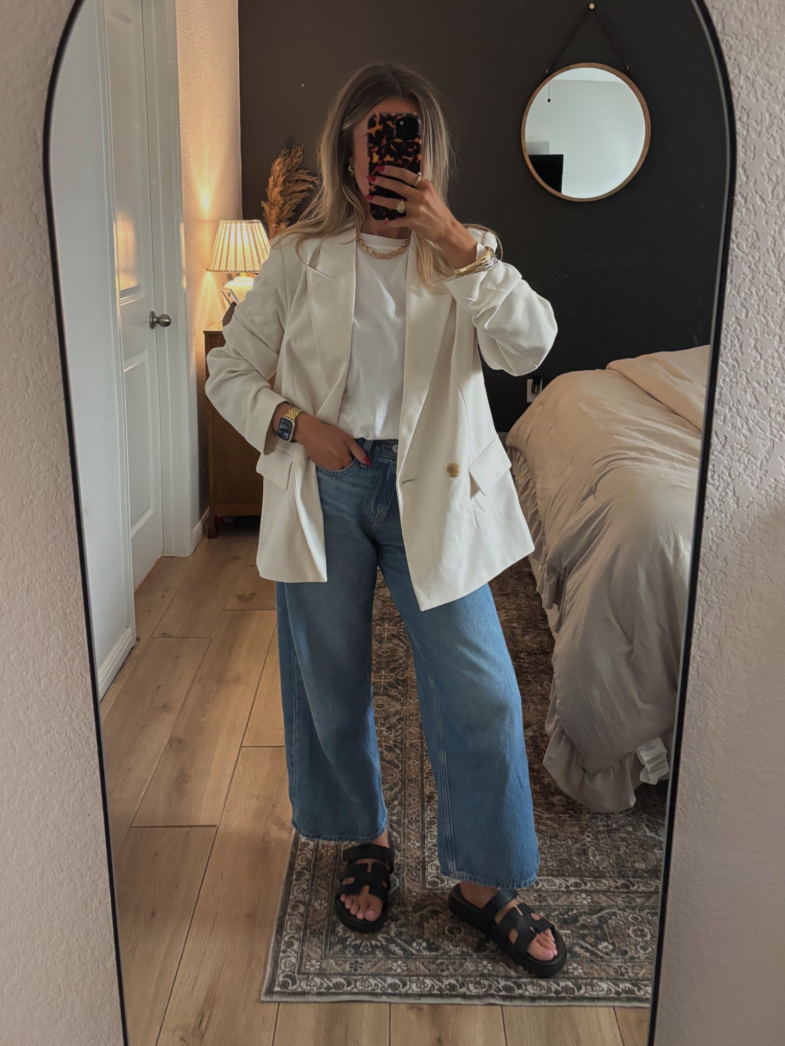 OOTD🫶🏼
Blazer - Medium
Jeans - 6
Shoes - 7.5