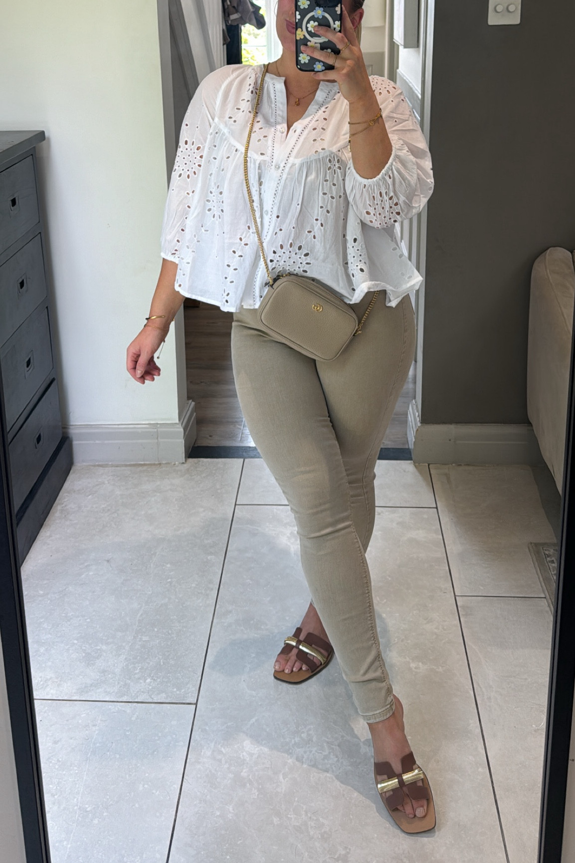 I’m a uk size 14 and I’m wearing the top I’m a 14, the jeans I’m a w34 and the shoes true to size. 🧸☁️✨