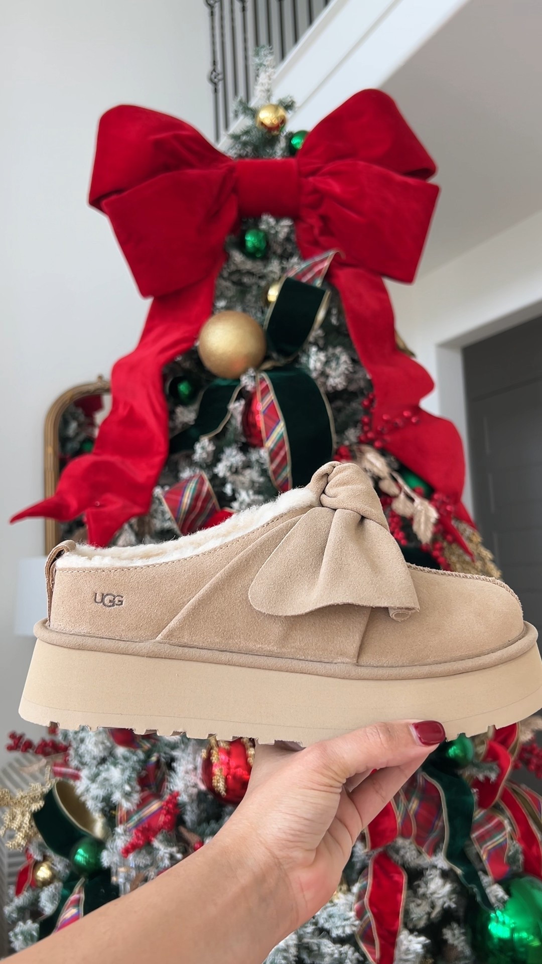 Bow ugg, ugg slip on, Christmas gift

#LTKHoliday #LTKGiftGuide