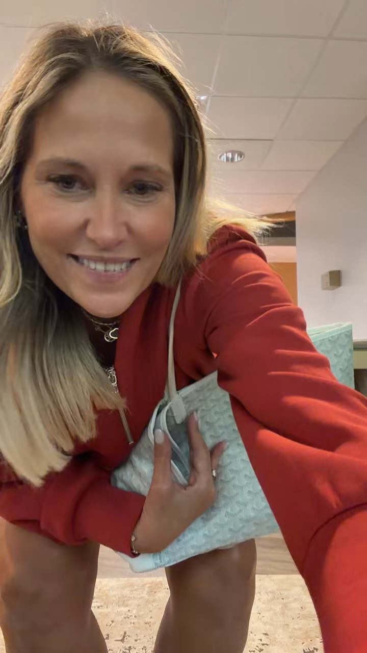 My OOTD! I’m wearing just the softest set that is perfect for running errands, dropping kids off at school or Dad to dialysis. I’m linking both high and low below. s

#LTKootd #LTKOver40 #LTKMidsize