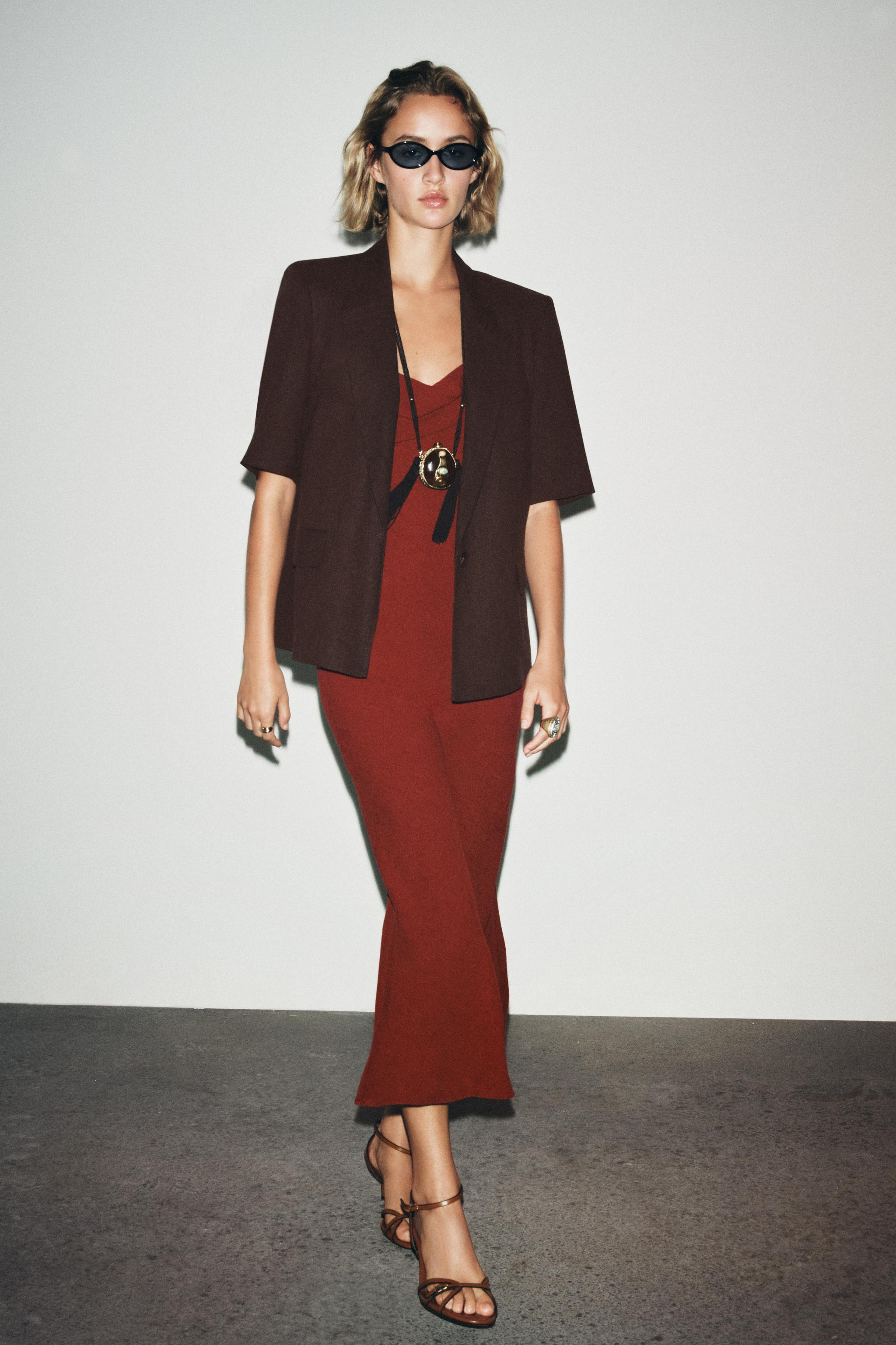 BLAZER IN LINO A MANICHE CORTE | Zara IT