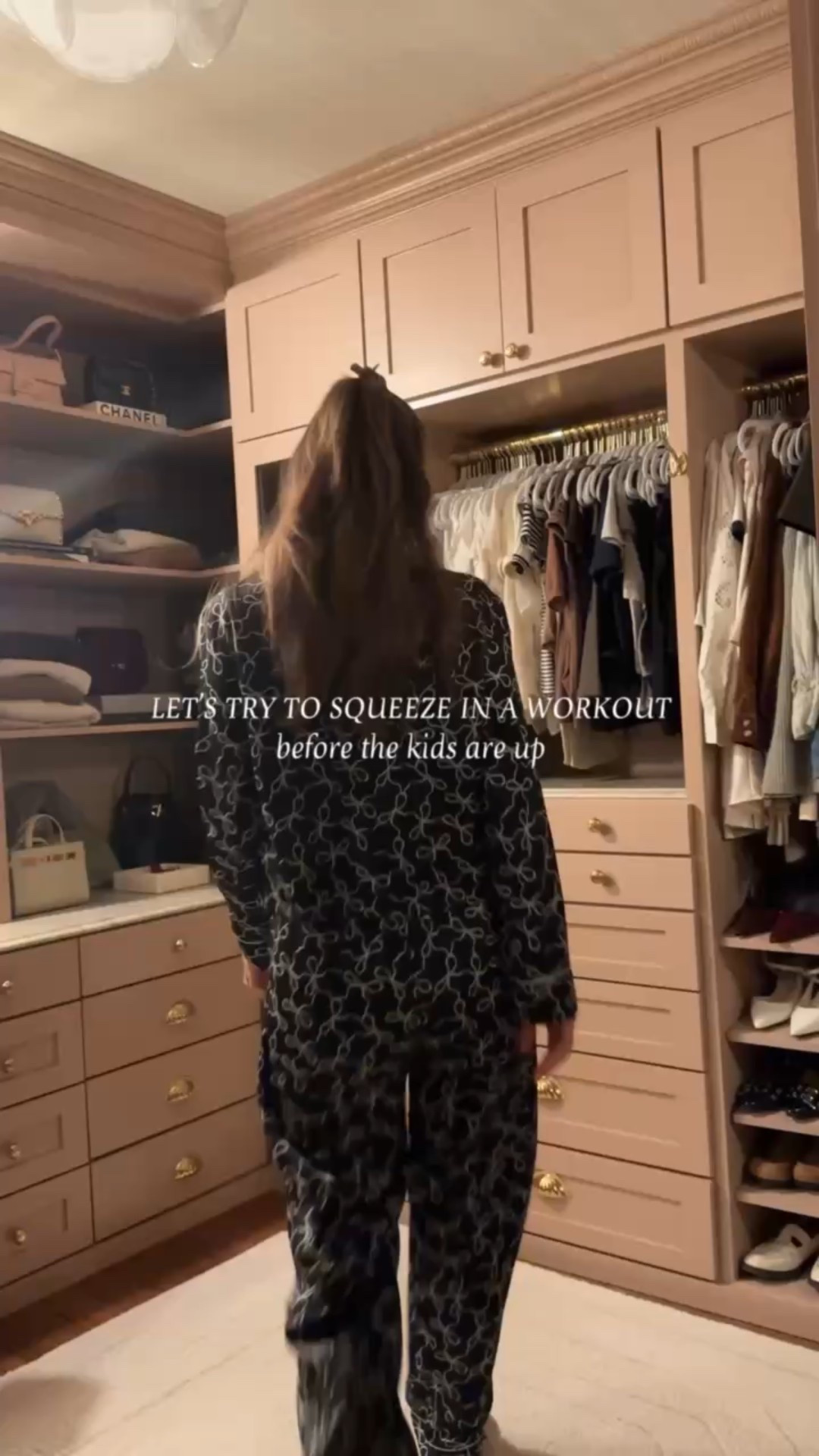 #AbercrombiePartner This new set got me up before the kids did. I am so excited to be partnering with @abercrombie to share a quick morning workout vlog today! My full outfit is from AF YPB. It may look like a standard black set from far away, but it has a subtle velvet detail down the sides & on the matching sweetheart top that I love. Especially for this time of year & paired with the houndstooth jacket. It comes in other colors but I couldn’t pass up this fun print!

I have these leggings in a few colors. They have the perfect amount of compression to hold you in during workouts, but are comfortable enough to wear all day. I will link everything with sizing info & more YPB favs in my @shop.ltk here. #liketkit

Top - Small
Leggings - Small
Jacket - XS
