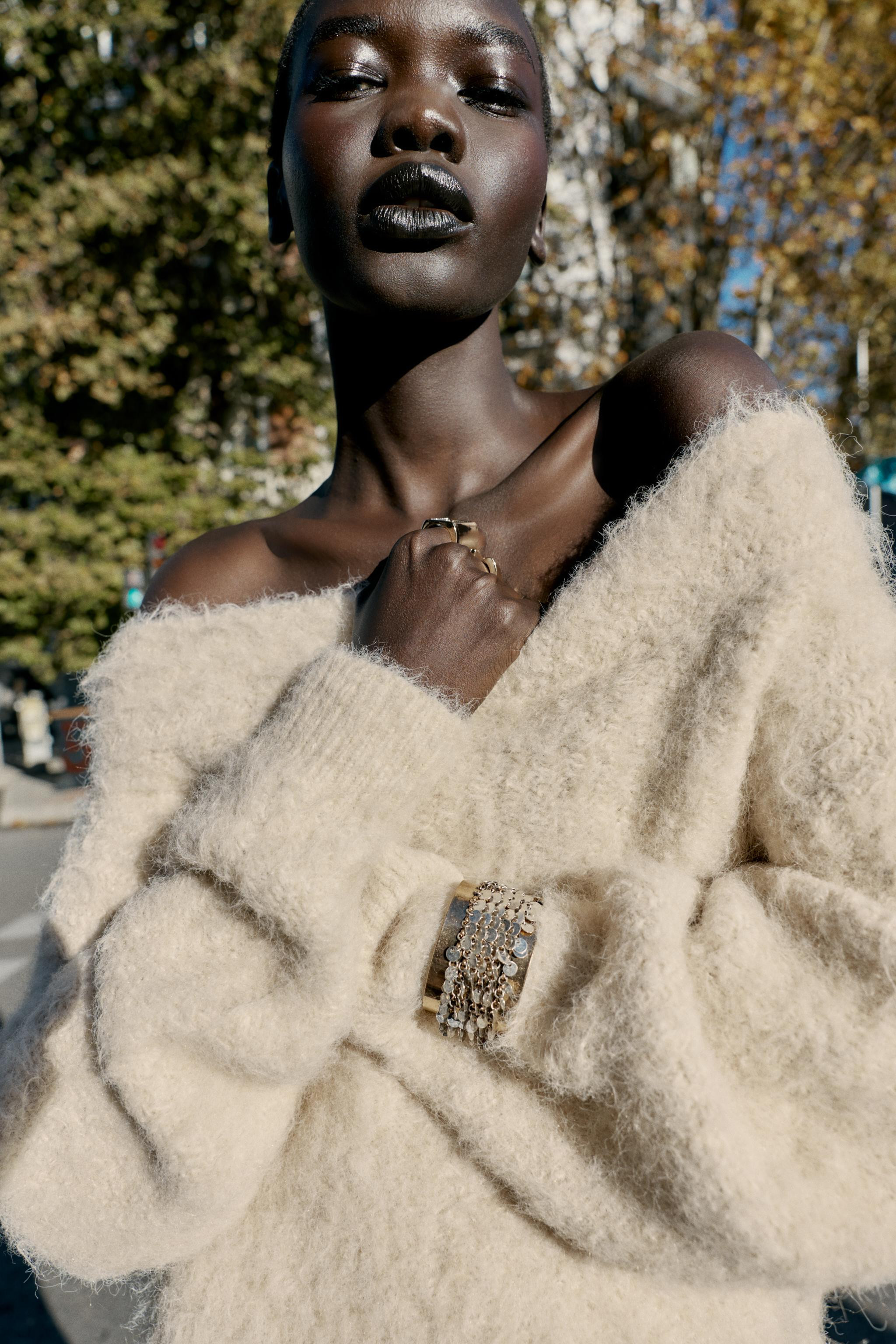 Rigid metal bracelet with contrasting sequin appliqué. | Zara US