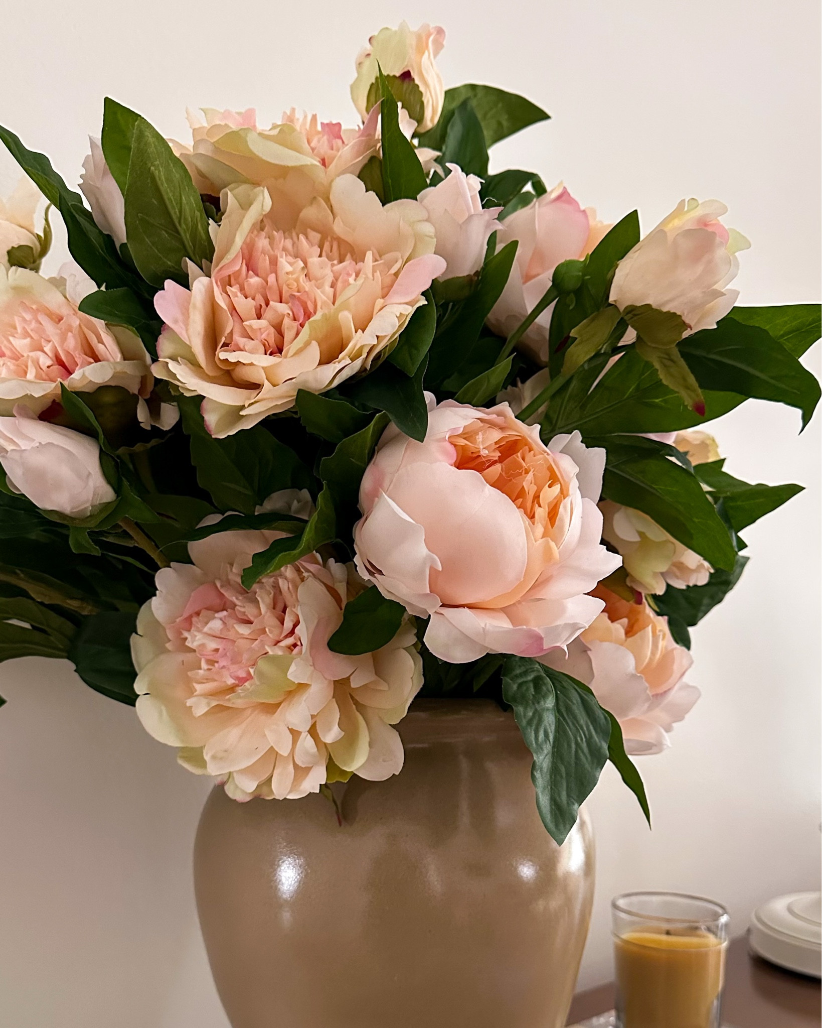 The most realistic looking and feeling peonies! I used a combination of white & pink peonies and ivory & pink peonies from @alicelanehome, alternating as I arranged. For this look I used 13 stems, but if you’re creating a centerpiece arrangement you’ll want to add a few more. 

#alicelanehome #alicelanepartner #homerefresh #fauxflorals

#LTKFindsUnder50 #LTKStyleTip #LTKHome