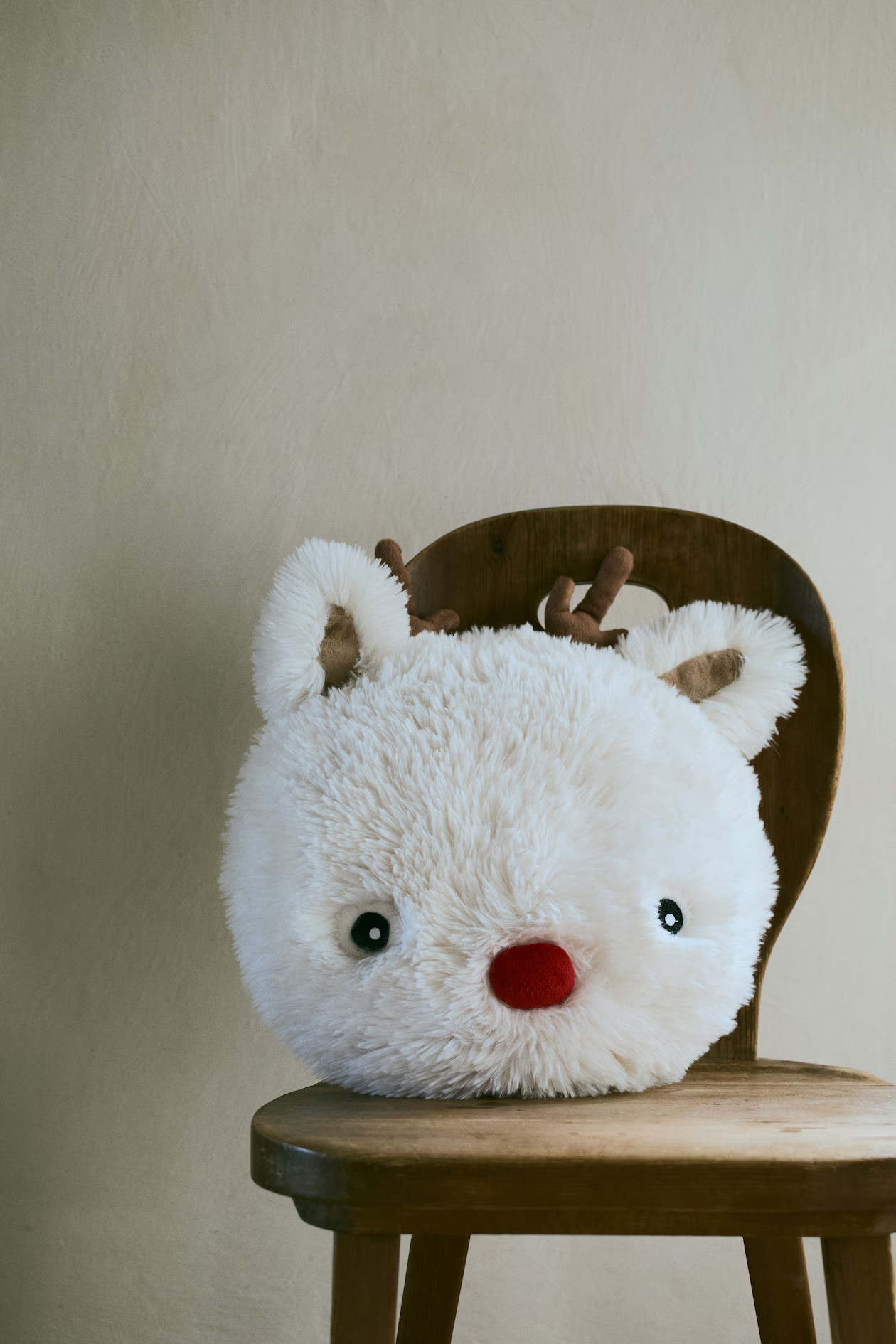 White/reindeer Reindeer-Head Cushion at H&M Home | H&M CA | H&M (US + CA)