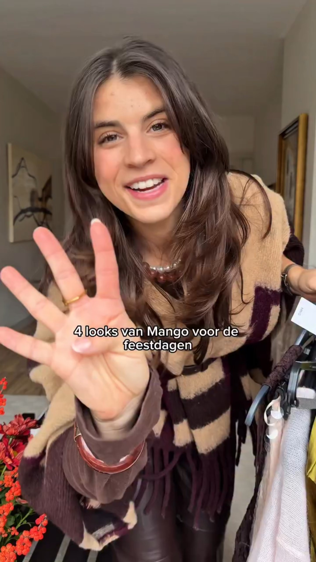 4x Looks voor de feestdagen van @mango 🤍 Hoe mooi is die kleur groen?? Echt ik ben verliefd!! Daarnaast vind ik de roze set ook super feestelijk en cozy. Laat even weten in de comments als je links wilt of check mijn kanaal. Welke look is je favo??