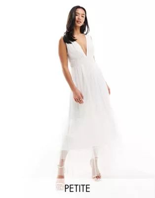 Vestido de novia largo blanco escotado con falda escalonada de tul de Vila Petite | ASOS | ASOS (Global)
