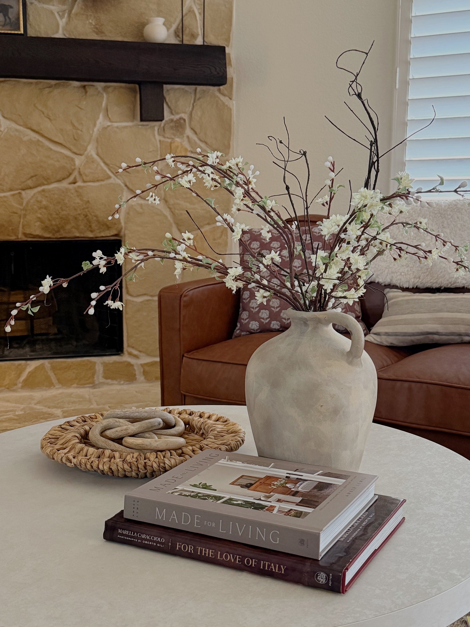 #homerefresh #livingroom #coffeetable

#LTKHome #LTKFindsUnder100