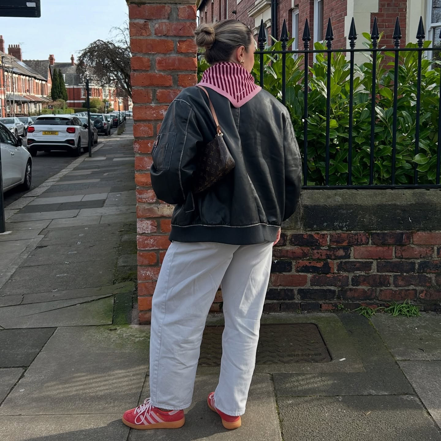 Pink is becoming such a staple colour in my wardrobe & it’s giving the perfect pop for spring accessories 🎀

jeans* @abercrombie 
jacket @asos 
scarf @wearetbco 
tee @uniqloeurope 
vest* @joules 
trainers @adidas 
bag LV

*ad/gifted products

#AD #AbercrombiePartner #fitcheck #springoutfit #ootdinspo #springlayers