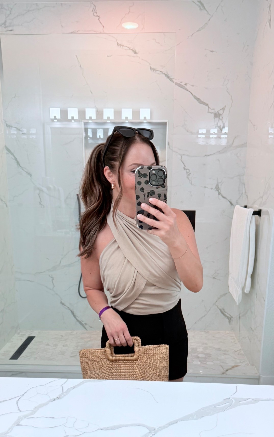         Just pretending I don’t live in gym clothes

#LTKtravel #LTKpetite #LTKdatenight
