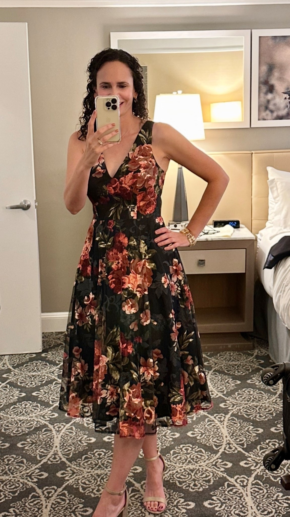 Fall wedding guest dress

Has pockets!

Deep floral fit and flare a-line dress.

Navy, burgundy, mauve. Paired with gold heels and gold clutch.

Wearing size 4 - I’m 5’ 7” and weigh approx 137 lbs, so it runs large.

Cocktail dress | party dress | social | reception | shower 


#LTKWedding #LTKOver40 #LTKStyleTip