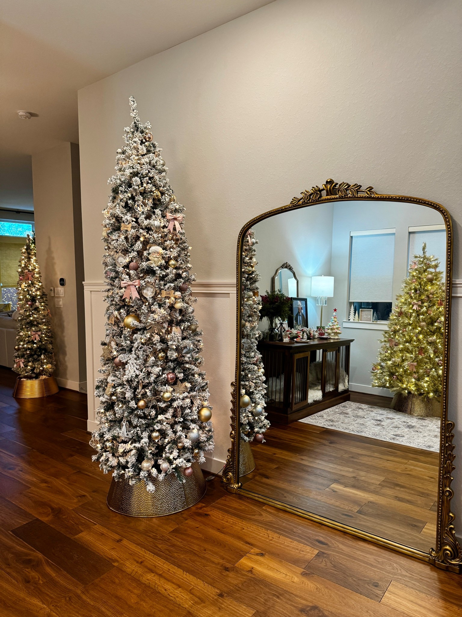 ✨ EPIC SALE ALERT ✨ This 7 foot Gleaming Primrose mirror (and all of the Gleaming Primrose mirror sizes and options) are 30% off at Anthropologie right now. I’ve never seen it go below 20% off for Black Friday. If you e ever considered this gorgeous mirror in any size, now’s the time!

Side note - the site is 30% off and there’s a bunch of other beautiful mirrors and ample other things to choose from. The sale section is an additional 50% off, too. 

#everypiecefits

Home decor
Wall mirror
Leaving mirror
Entryway
Foyer
Christmas decor
Holiday decor
Christmas tree 

#LTKHome #LTKHoliday #LTKSaleAlert