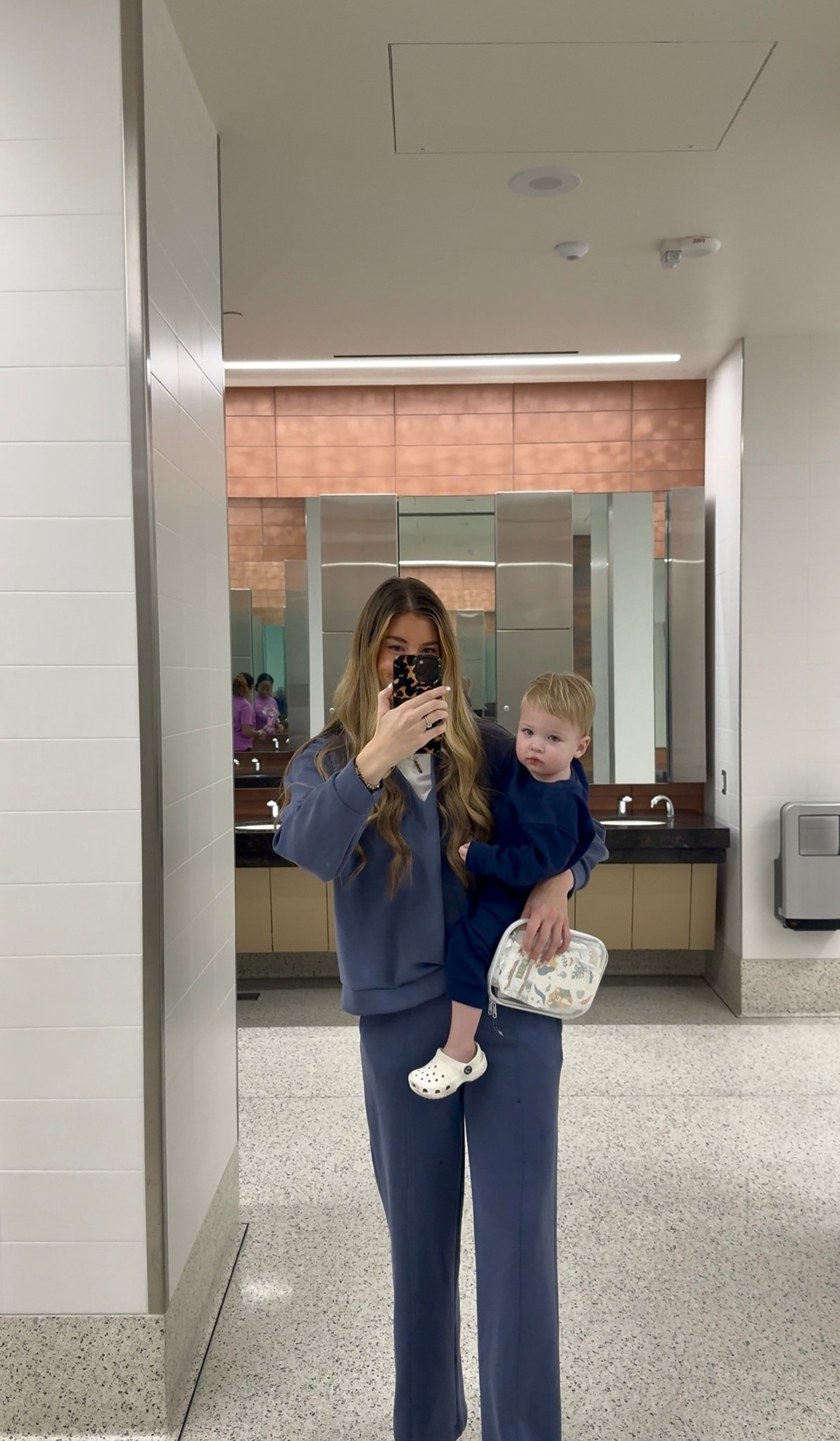 Airport outfit 🤍

#LTKTravel #LTKmomlife #LTKFindsUnder50