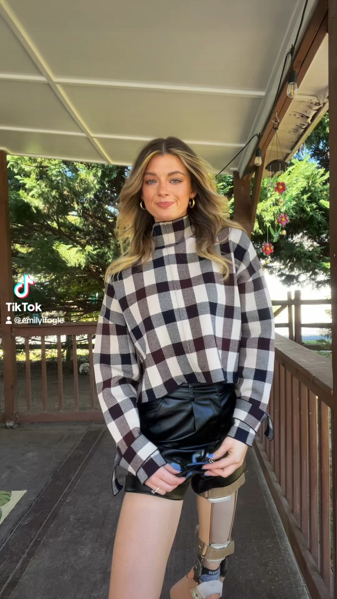 Friday OOTD | Fall edition | shorts on clearance!!! 

Sweater: S | Shorts: 4 

#LTKstyletip #LTKSeasonal #LTKworkwear
