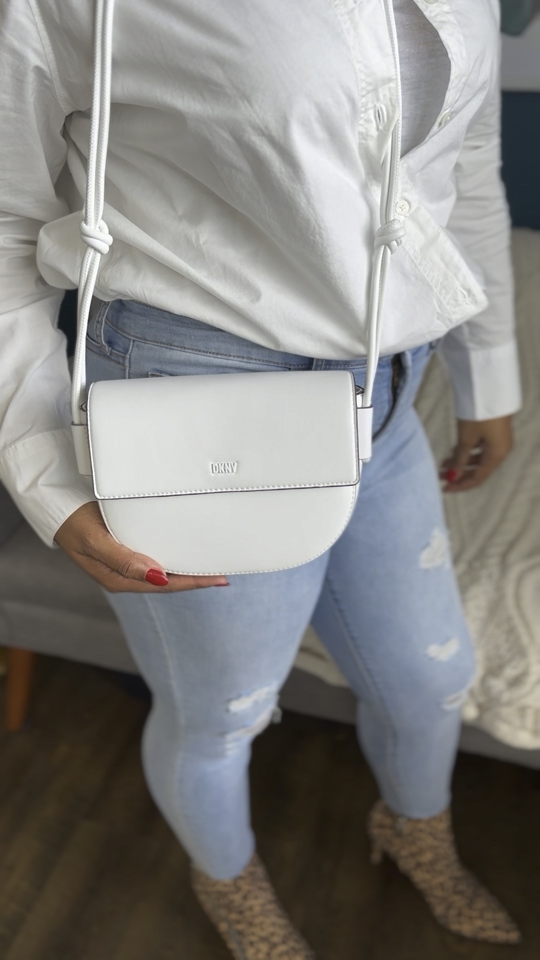 Perfect sized white handbag with no metal hardware! 

#LTKfit #LTKitbag #LTKFind