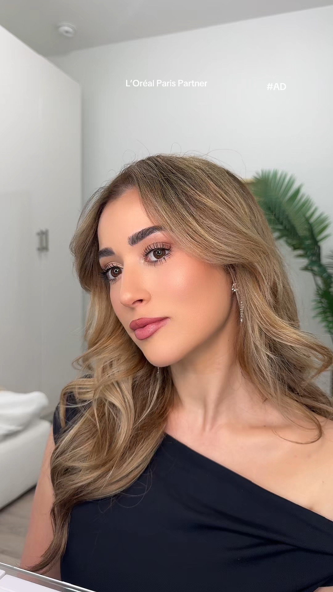 #LOrealParisPartner #ad My easiest eye look for my on the go girlies 🤍@LorealParis @Target 

L'Oreal Paris Le Shadow Sticks shades: Brown Abyss & Twinkly Rose, these are so easy to blend and feel cooling on the lids.Telescopic mascara on top. 

#LOrealParisMakeup #TargetPartner #Target 

#LTKFindsUnder50 #LTKHoliday #LTKGiftGuide