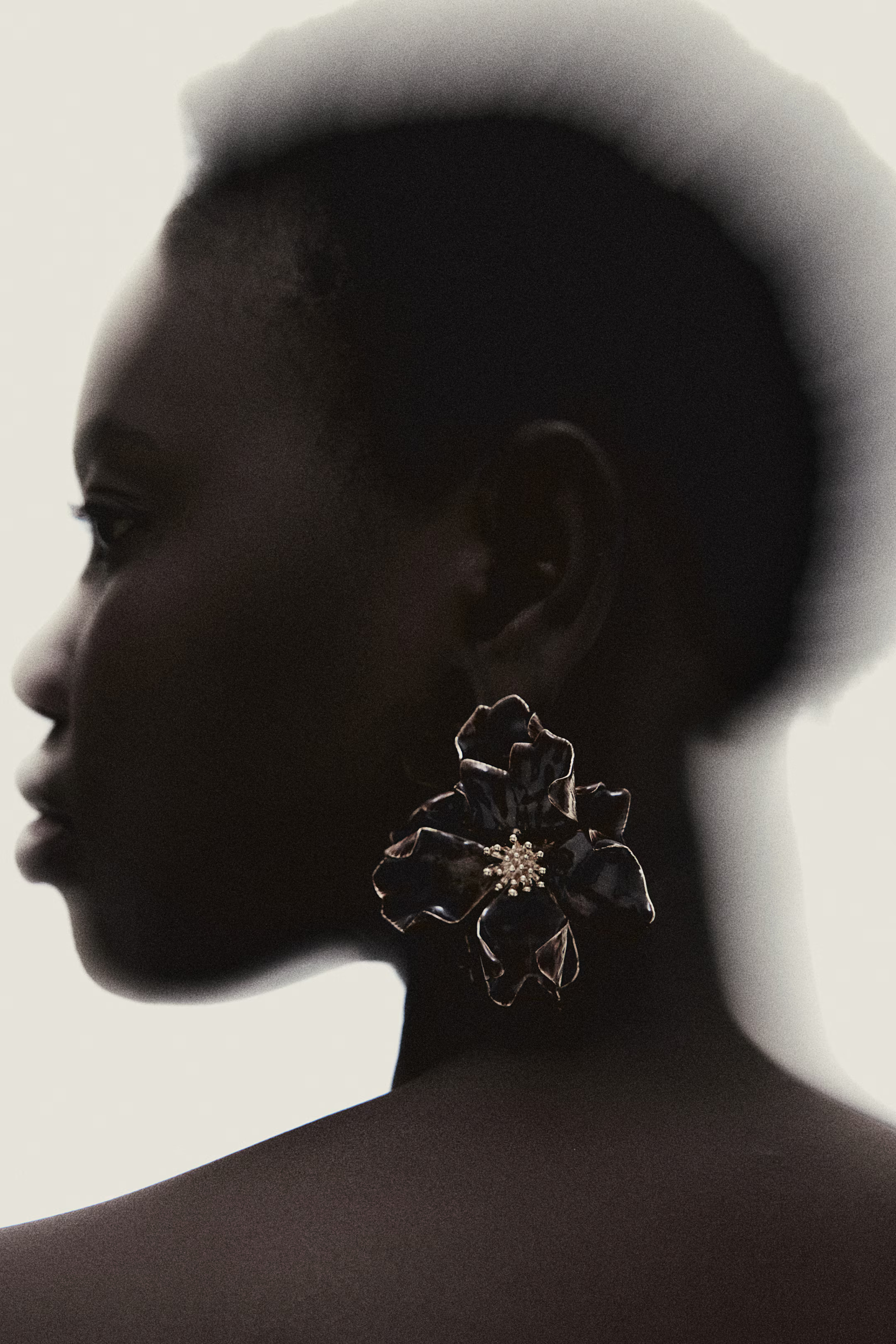 Flower-shaped earrings - Dark brown/Gold-coloured - Ladies | H&M GB | H&M (UK, MY, IN, SG, PH, TW, HK)
