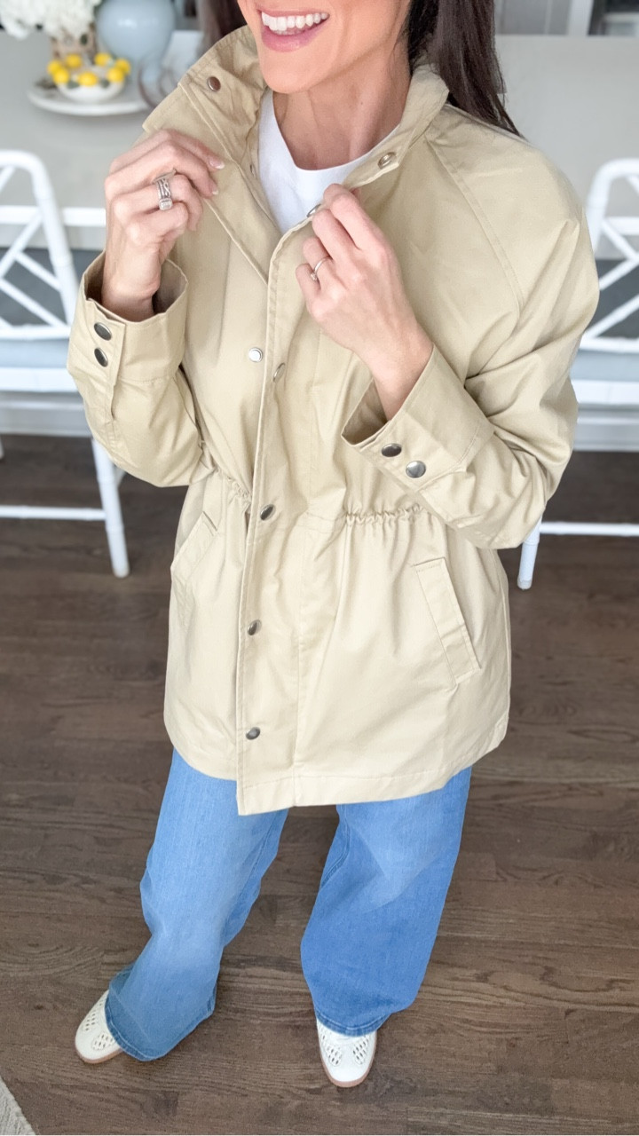 Tap the 🤍 and comment TARGET 🎯 for this entire look sent to your DMs ✨

A classic crisp spring look that is polished and affordable 🤍 obsessed with these target goodies especially these tennis slides that are now on sale ! 

The perfect mom look when the spring temps hit 🌸

#afforɗablefashion #classicstyle #targetstyle #momfashionista #casualoutfitideas