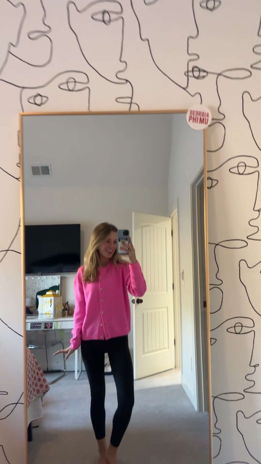 Neon pink cardigan!!!!!

#LTKFindsUnder50 #LTKootd #LTKGiftGuide