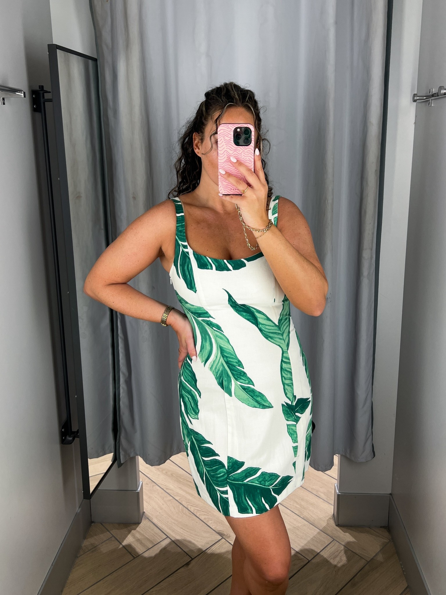 How nice is this new dress that’s been released today 🌴

I’m a UK SIZE 10, 5ft4 and I’m wearing a size small 

Holiday outfit, H&M dress, summer outfit, summer dress

#LTKsummer #LTKdresses #LTKuk