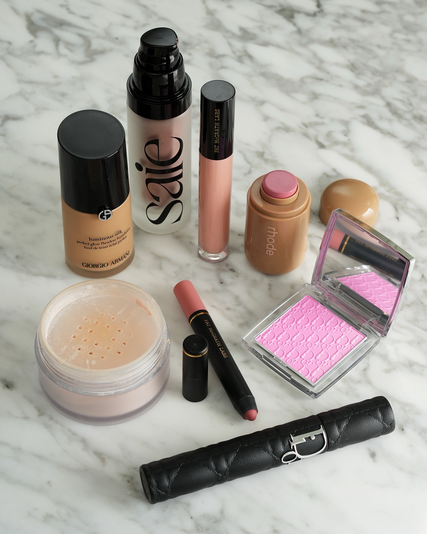 Pink makeup details

Armani Luminous Silk Foundation 6.5 (original formula)
Saie Super Glowy Gel in Roseglow
Laura Mercier Translucent Loose Ultra Blur in Rose
Rhode Pocket Blush in Piggy
Dior Blush in Pink
Pat McGrath Dramatique Pencil in Divine Rose
LUST Gloss in Love Potion
Dior Mascara


#LTKBeauty