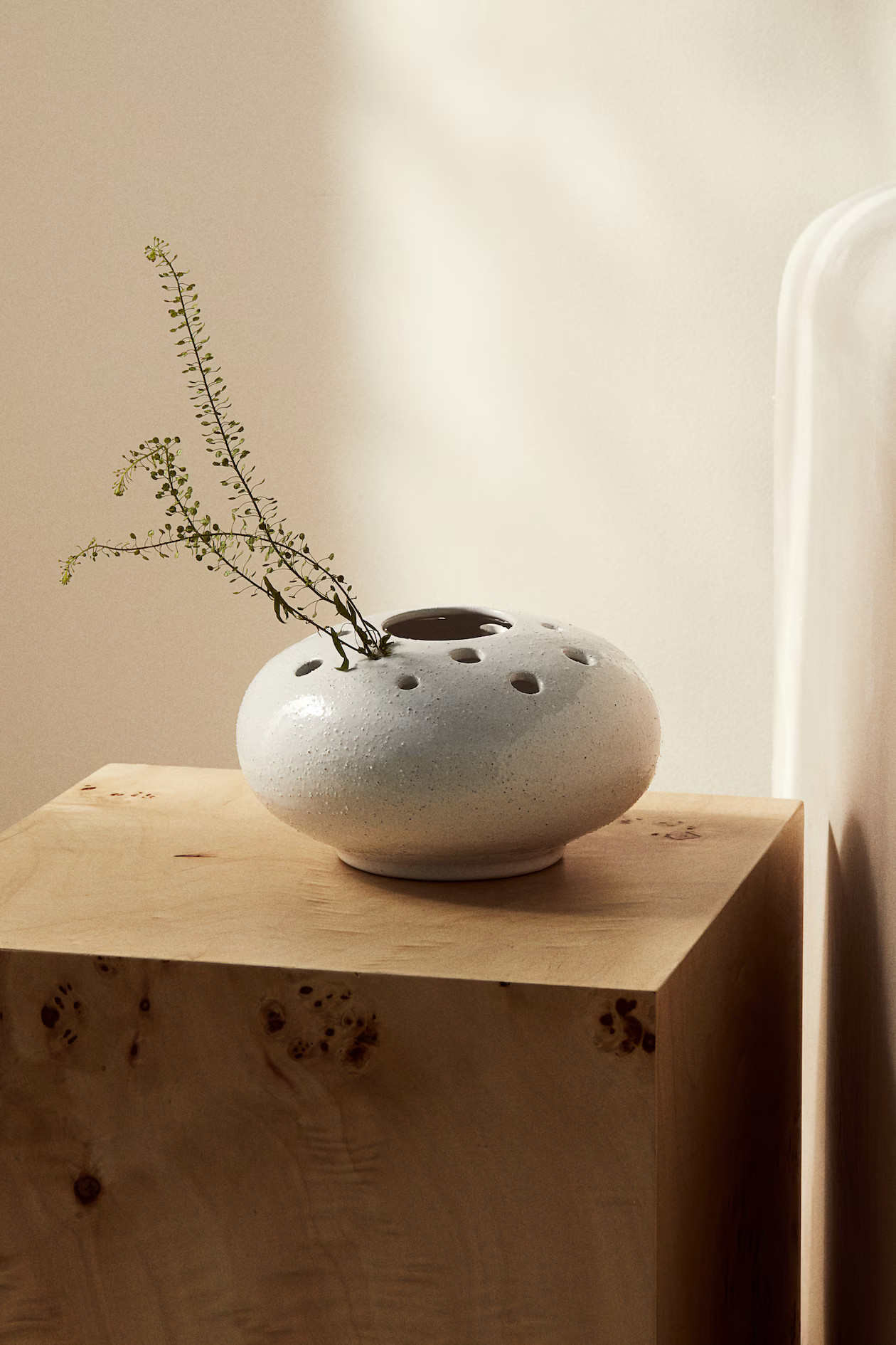 Low Ikebana Stoneware Vase | H&M (US + CA)