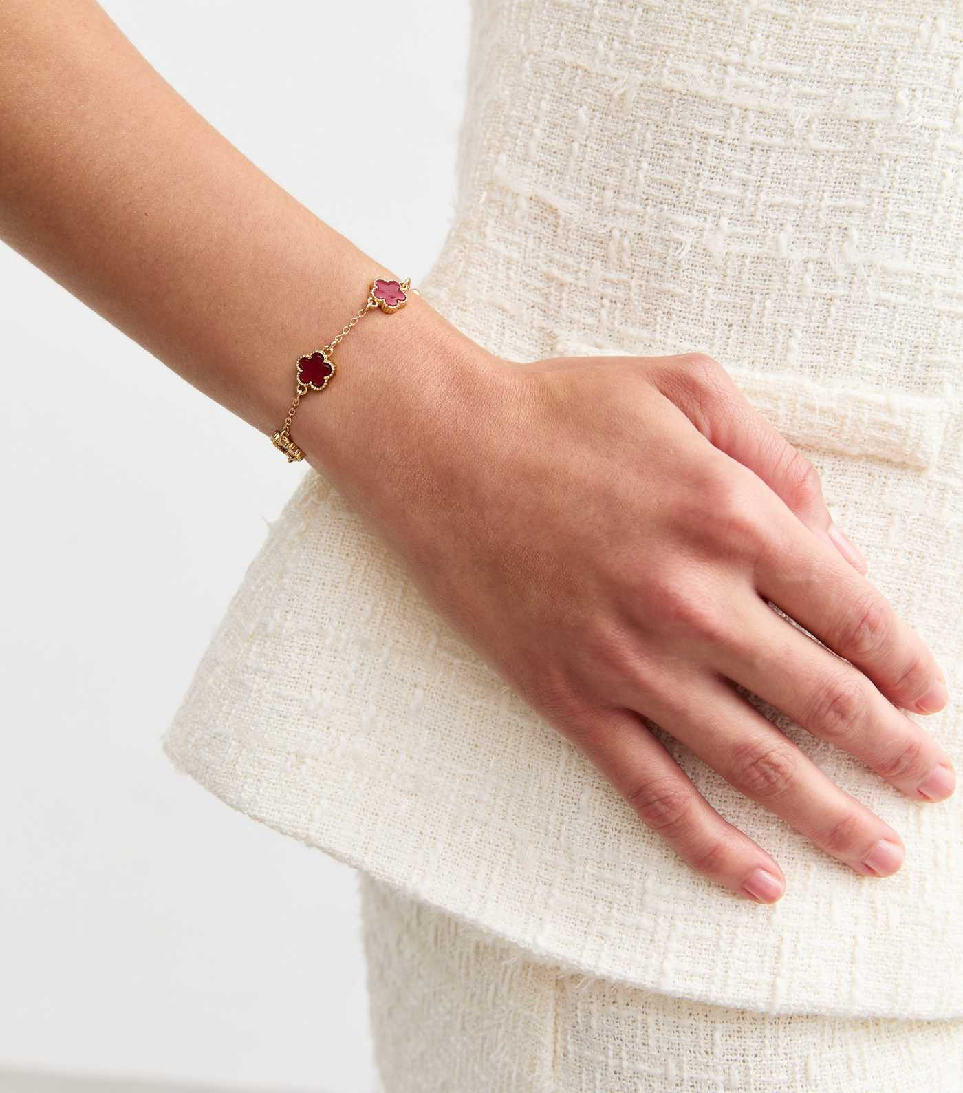 Gold Tone Clover Bracelet | New Look | New Look (UK)