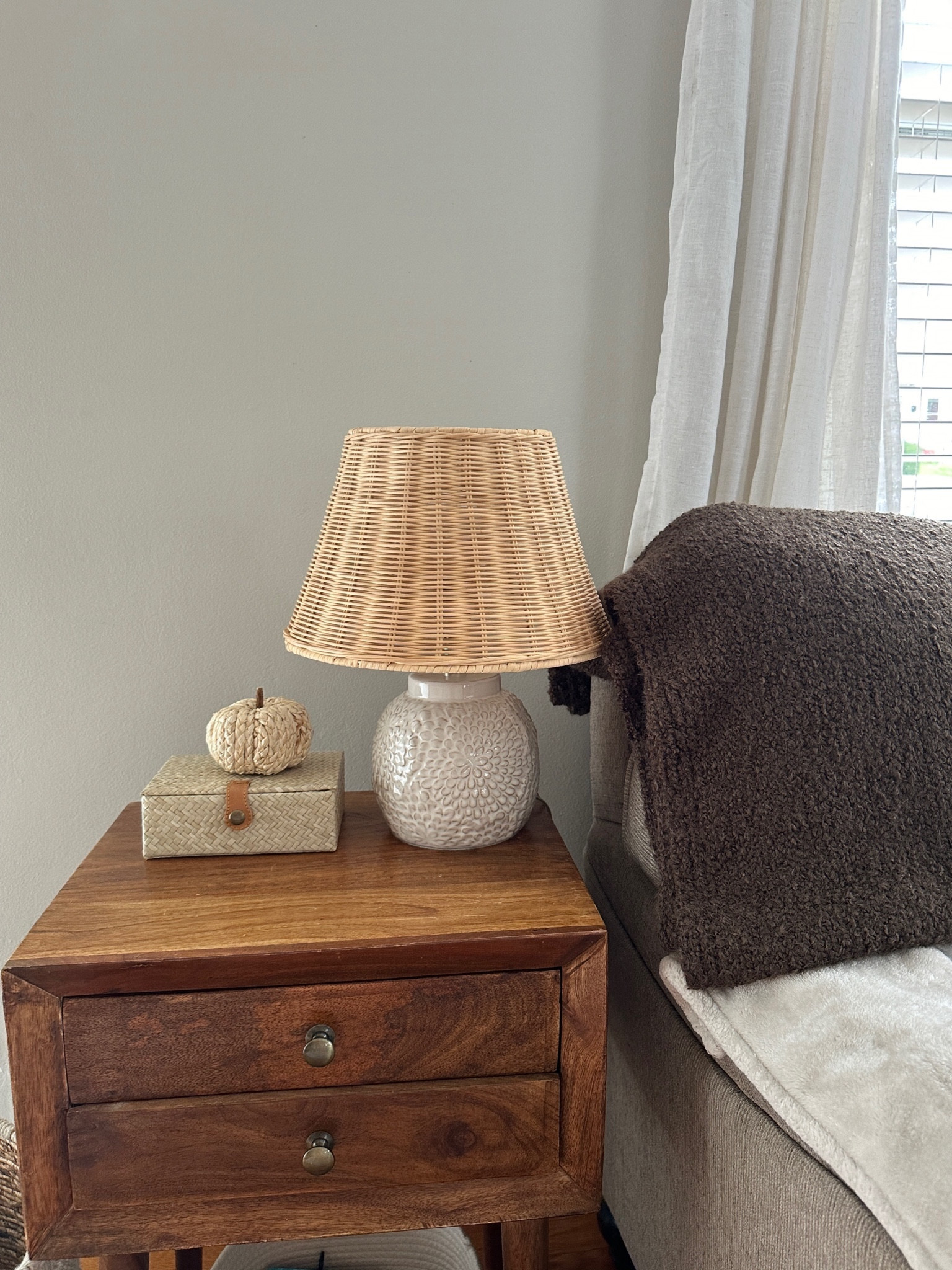 Neutral fall  home decor inspo

Target finds, minimalist style, minimal living room decor, rattan lamp shade, chocolate brown blanket, throw blanket, boho lamp shade, boucle blanket, dark brown blanket, threshold studio McGee, wicker lamp shade, small woven pumpkin, cream ceramic table lamp

#LTKfindsunder50 #LTKhome #LTKsalealert
