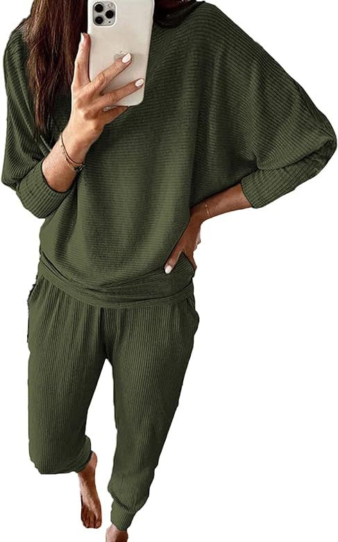 PRETTYGARDEN Women's 2022 Fall Fashion Outfits 2 Piece Sweatsuit Solid Color Long Sleeve Pullover Lo | Amazon (US)